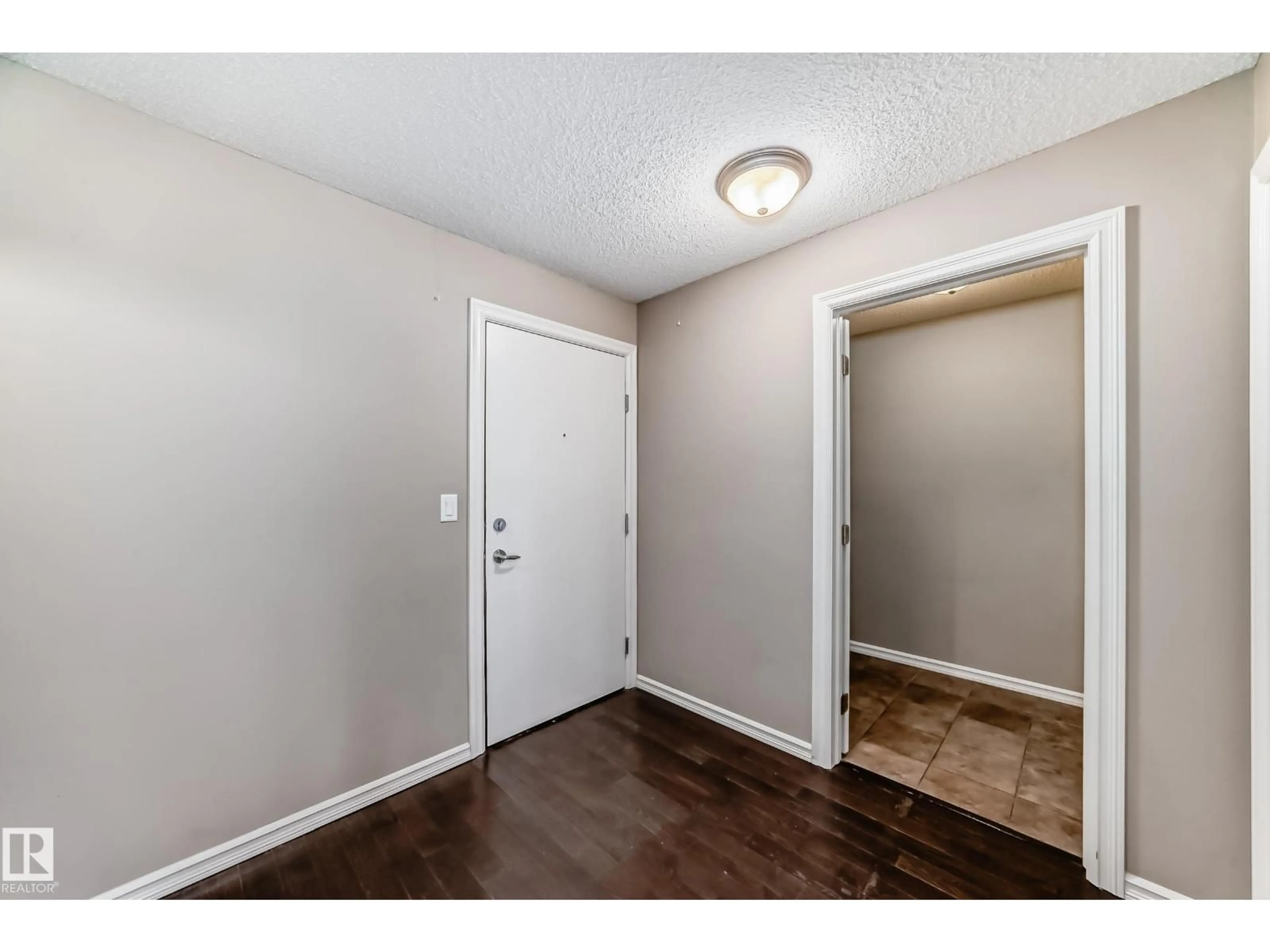 Indoor entryway for 208 - 2204 44 AVE NW, Edmonton Alberta T6T0G5