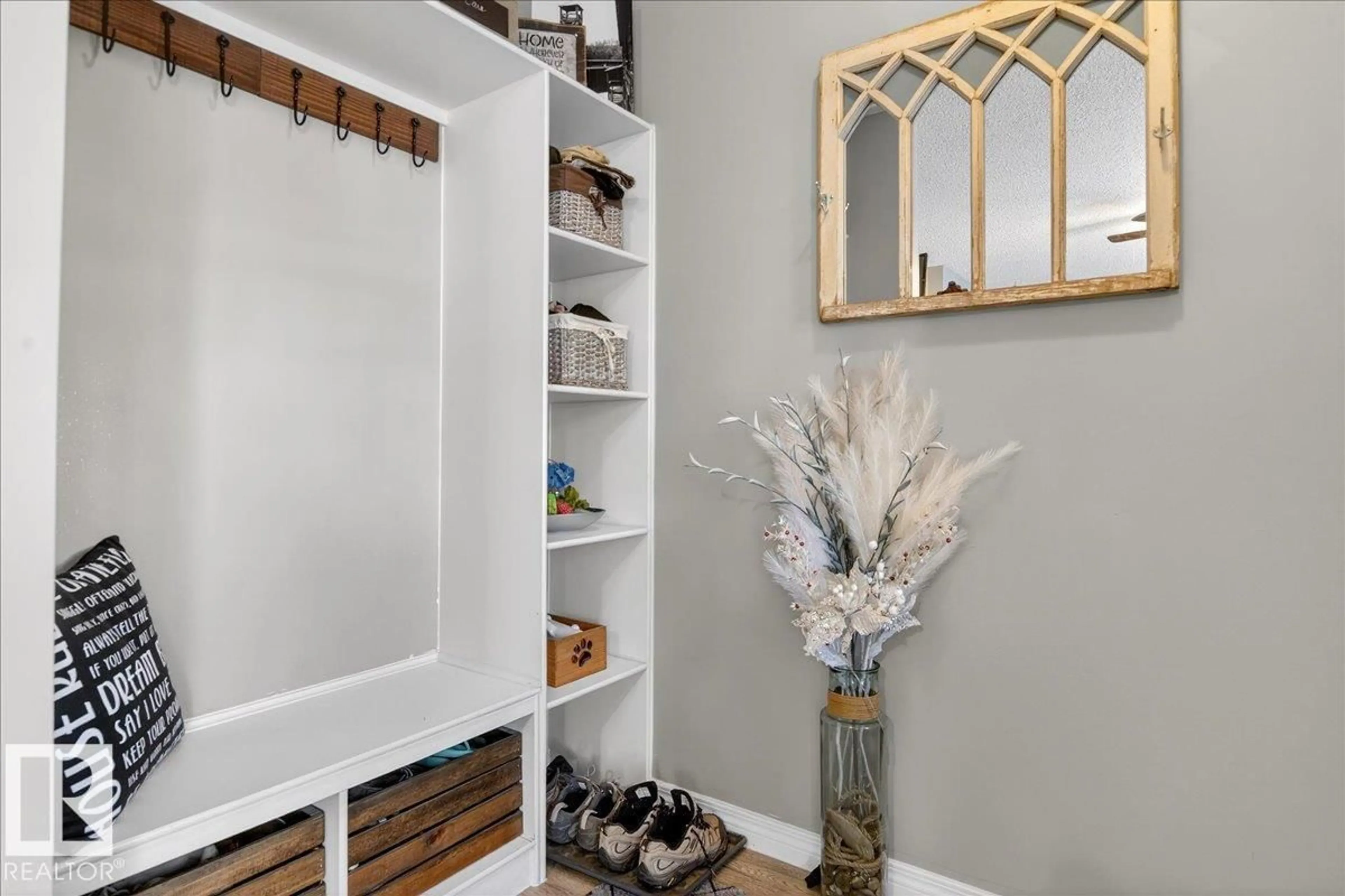 Indoor entryway for 115 BIRCH DR, Gibbons Alberta T0A1N0