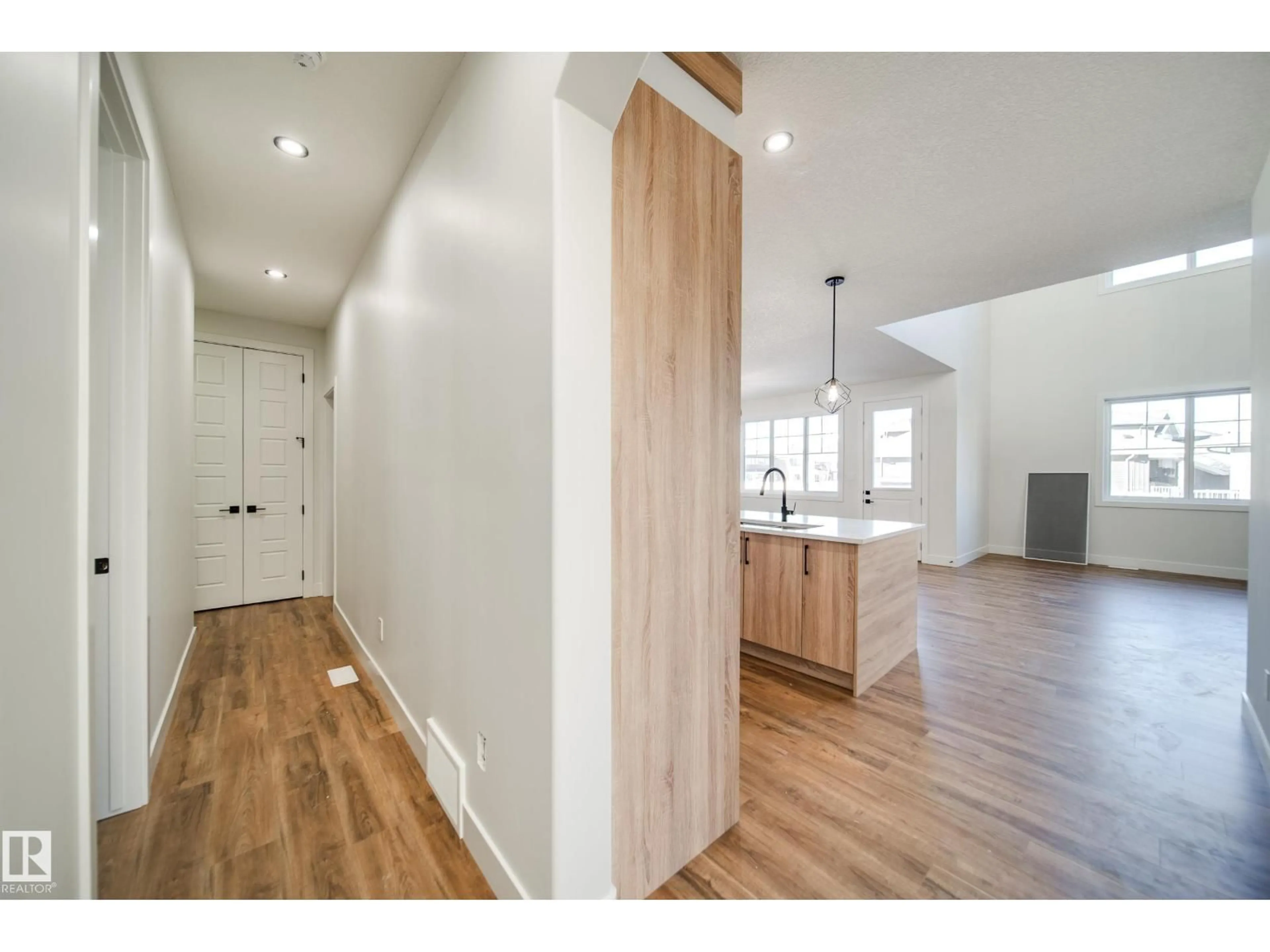 Indoor entryway for NW - 7156 177 AV, Edmonton Alberta T5Z0W9