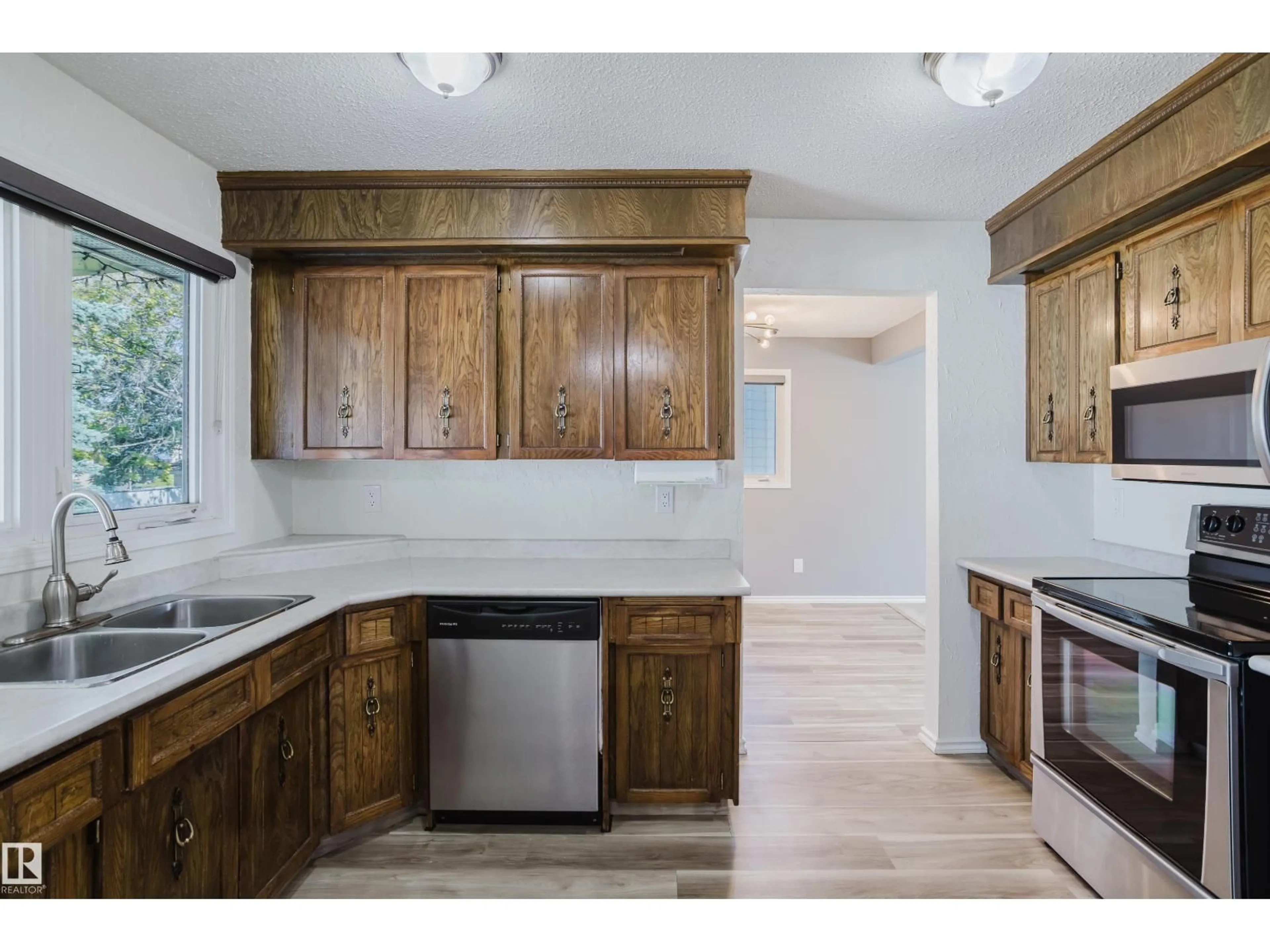 Standard kitchen, unknown for 4102 43A AV, Leduc Alberta T9E6Z6