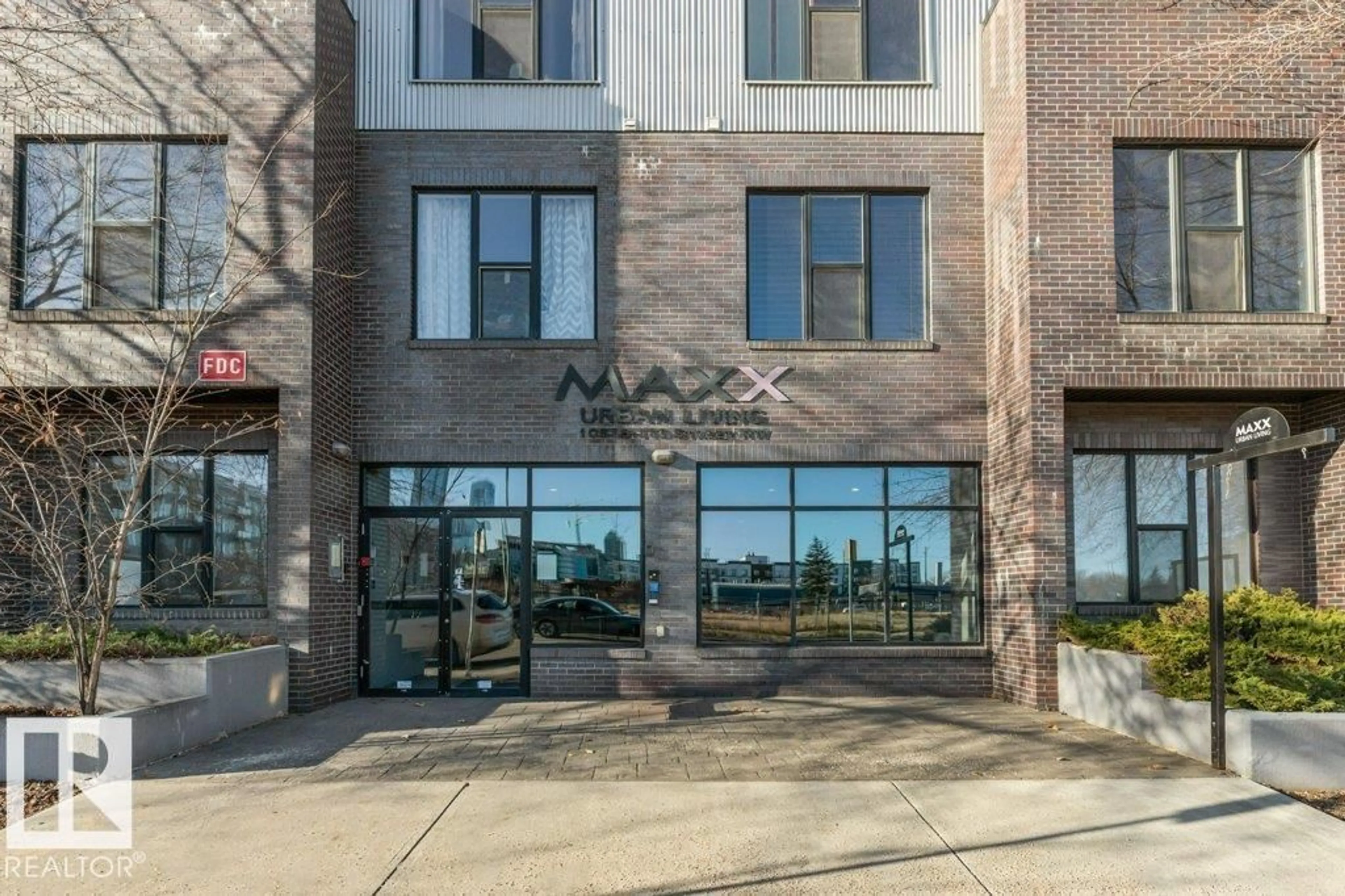 Indoor foyer for #114 - 10518 113 ST, Edmonton Alberta T5H3H5