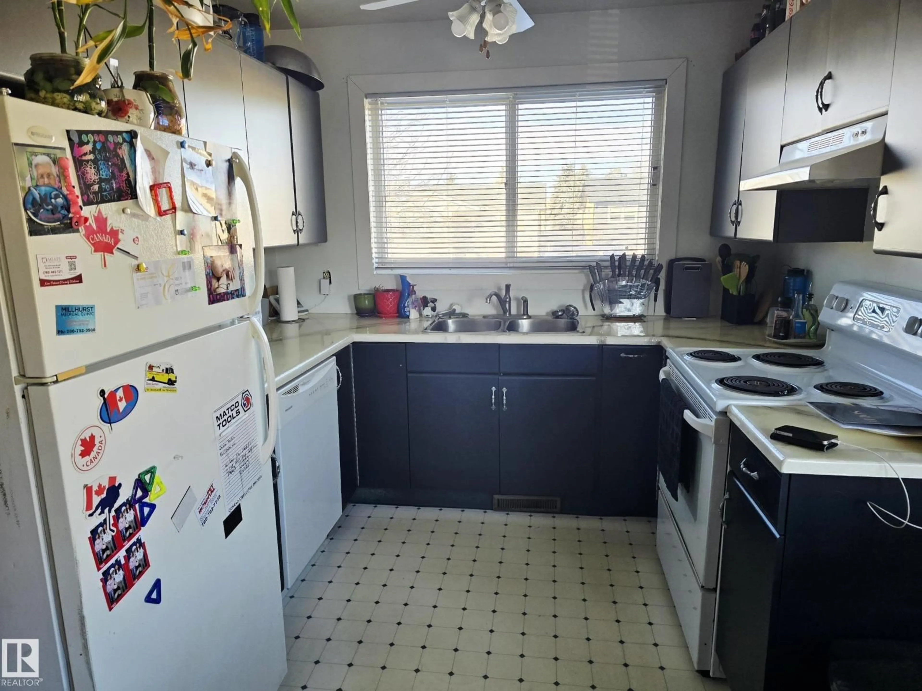 Standard kitchen, unknown for 5835 10 AV NW, Edmonton Alberta T6L3A5