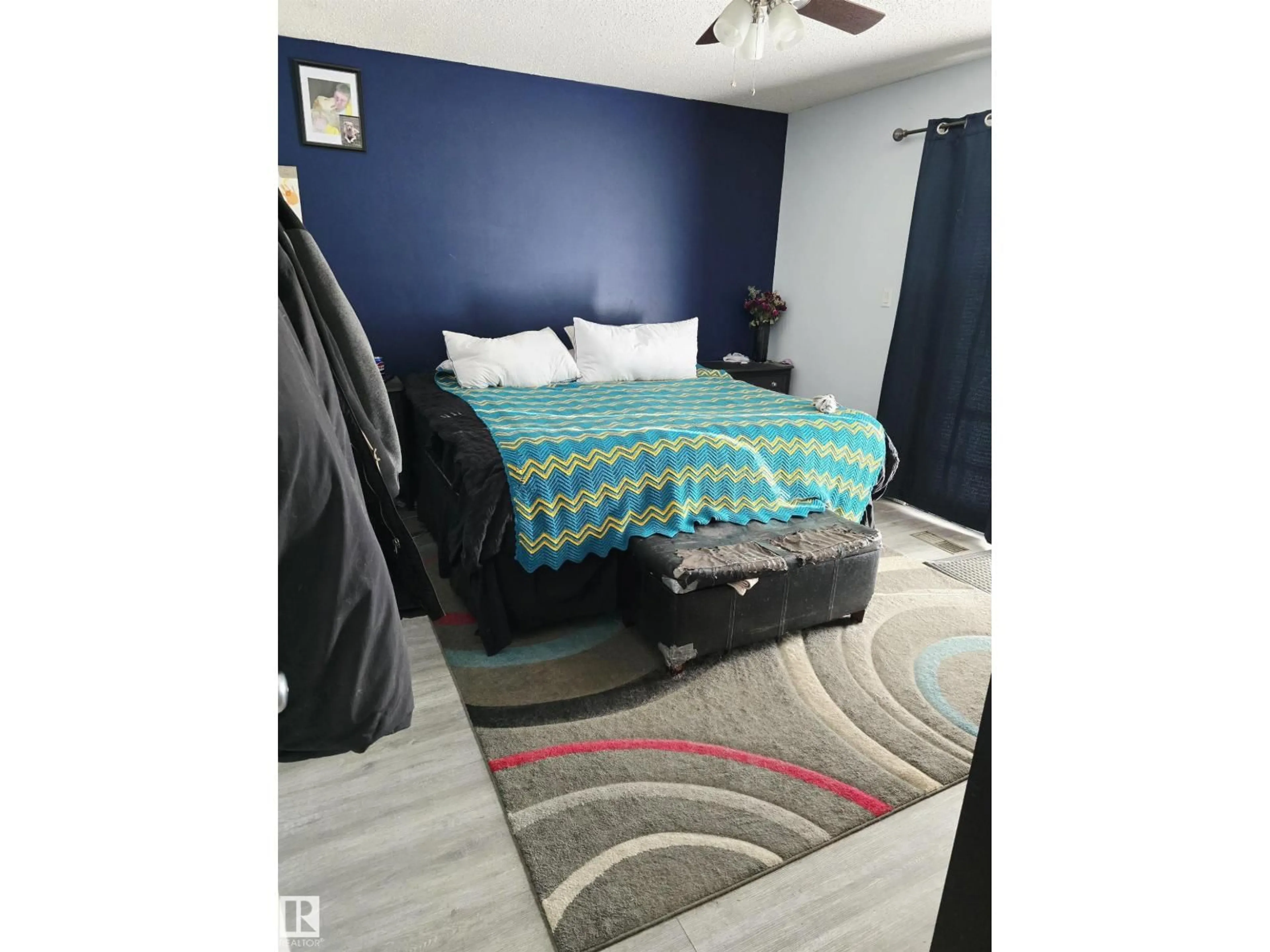 A pic of a room for 5835 10 AV NW, Edmonton Alberta T6L3A5