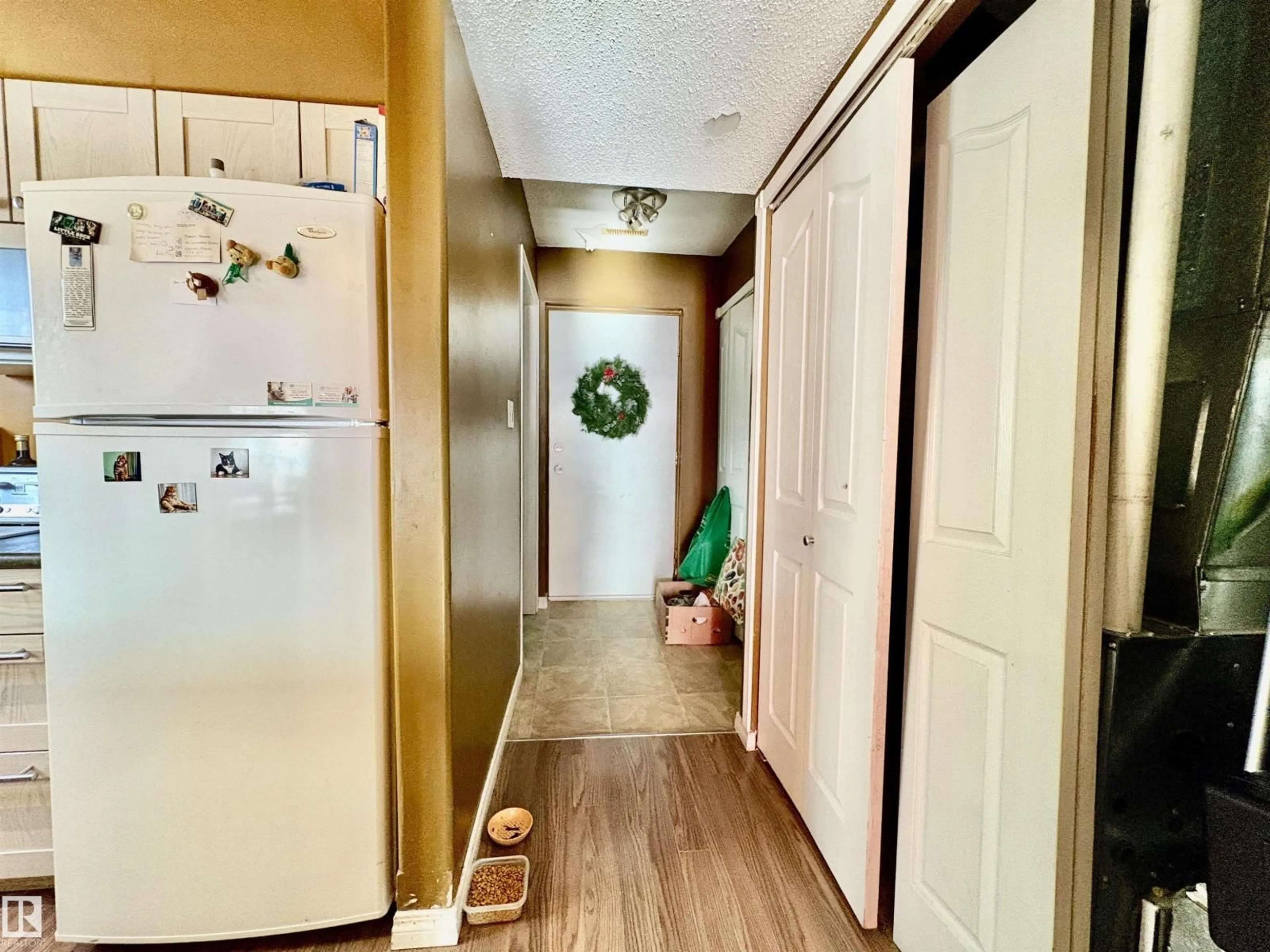 Indoor entryway for 161 LANCASTER TC, Edmonton Alberta T5X5T1