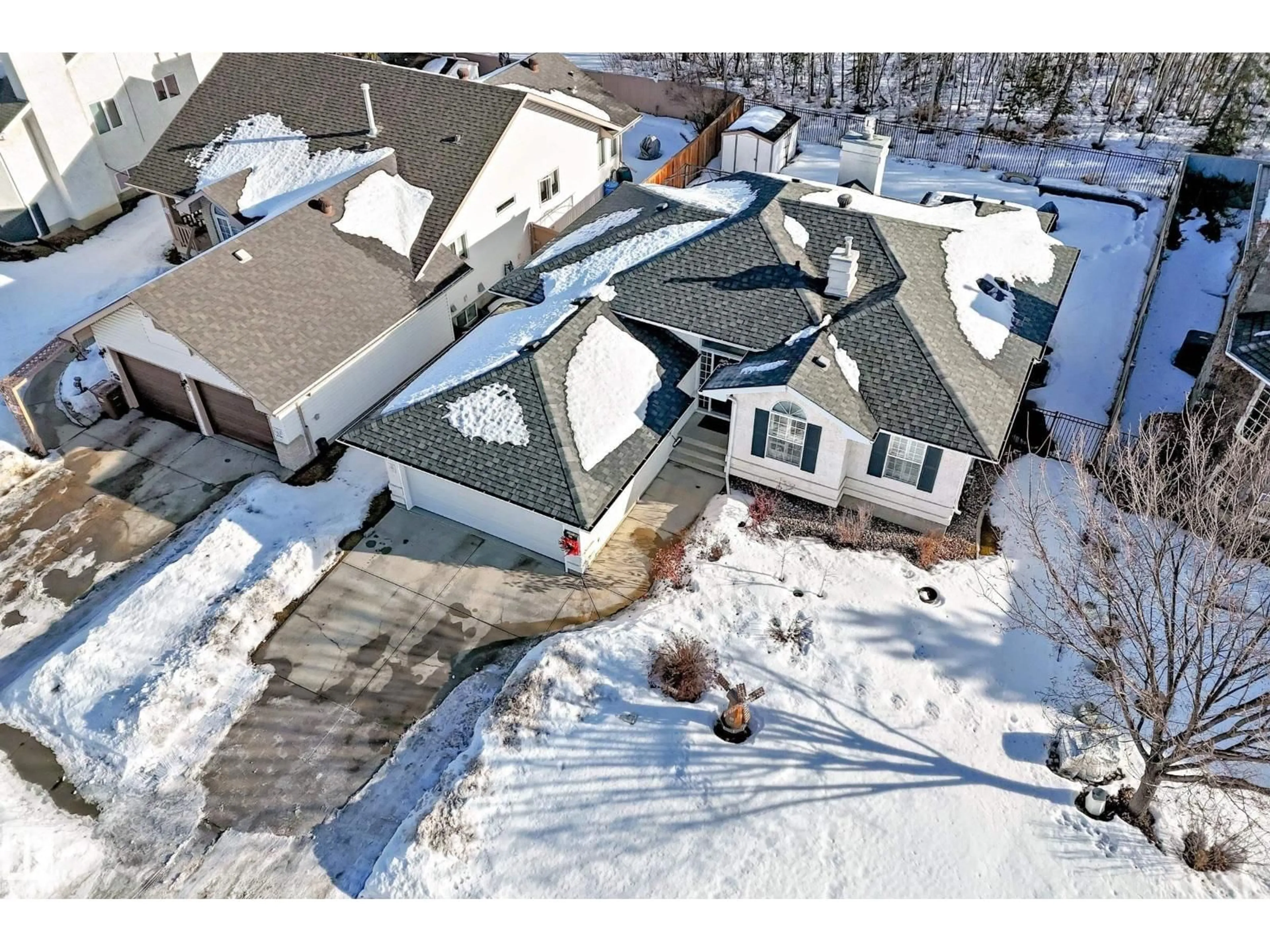 A pic from outside/outdoor area/front of a property/back of a property/a pic from drone, street for 4 HARRIOTT, St. Albert Alberta T8N6B4