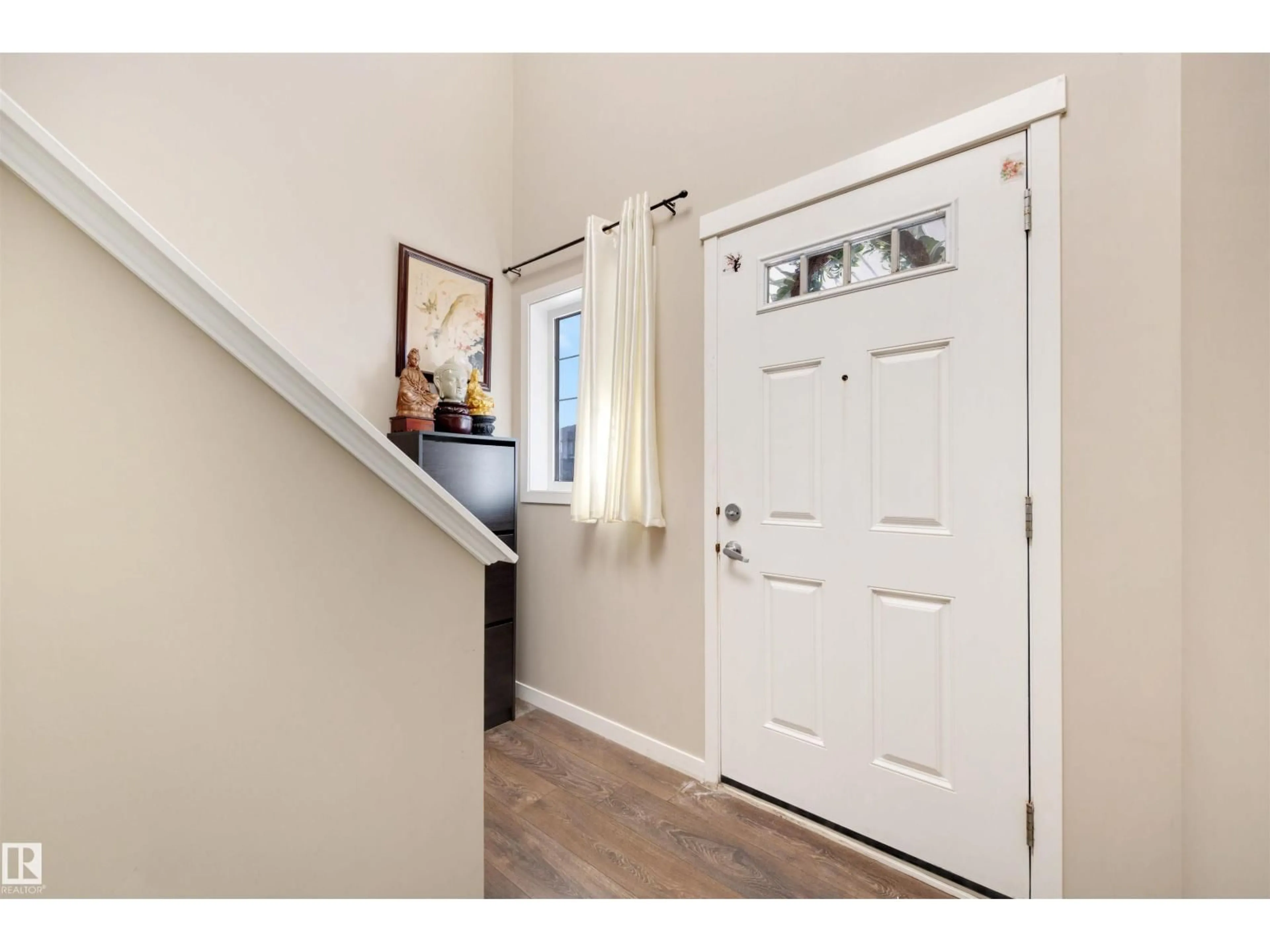 Indoor entryway for 1426 26 AV, Edmonton Alberta T6T0W1