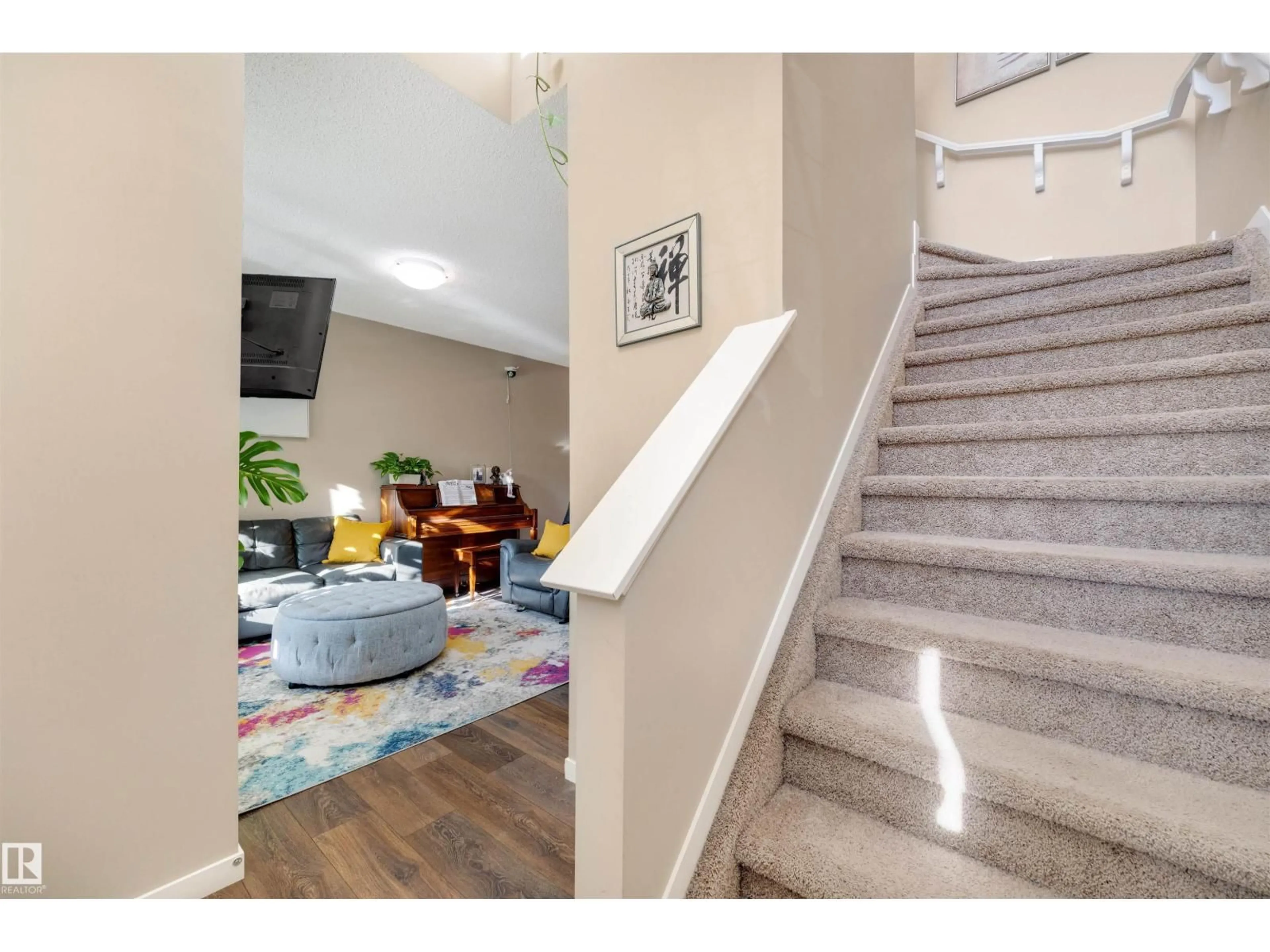 Indoor entryway for 1426 26 AV, Edmonton Alberta T6T0W1