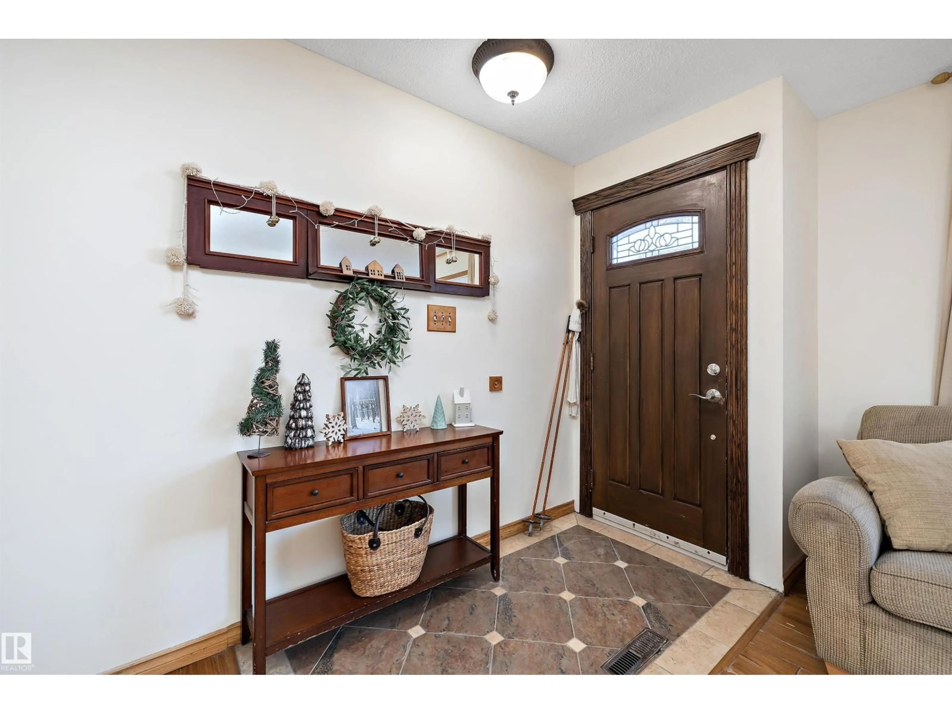 Indoor entryway for 5703 143 AV, Edmonton Alberta T5A1J9