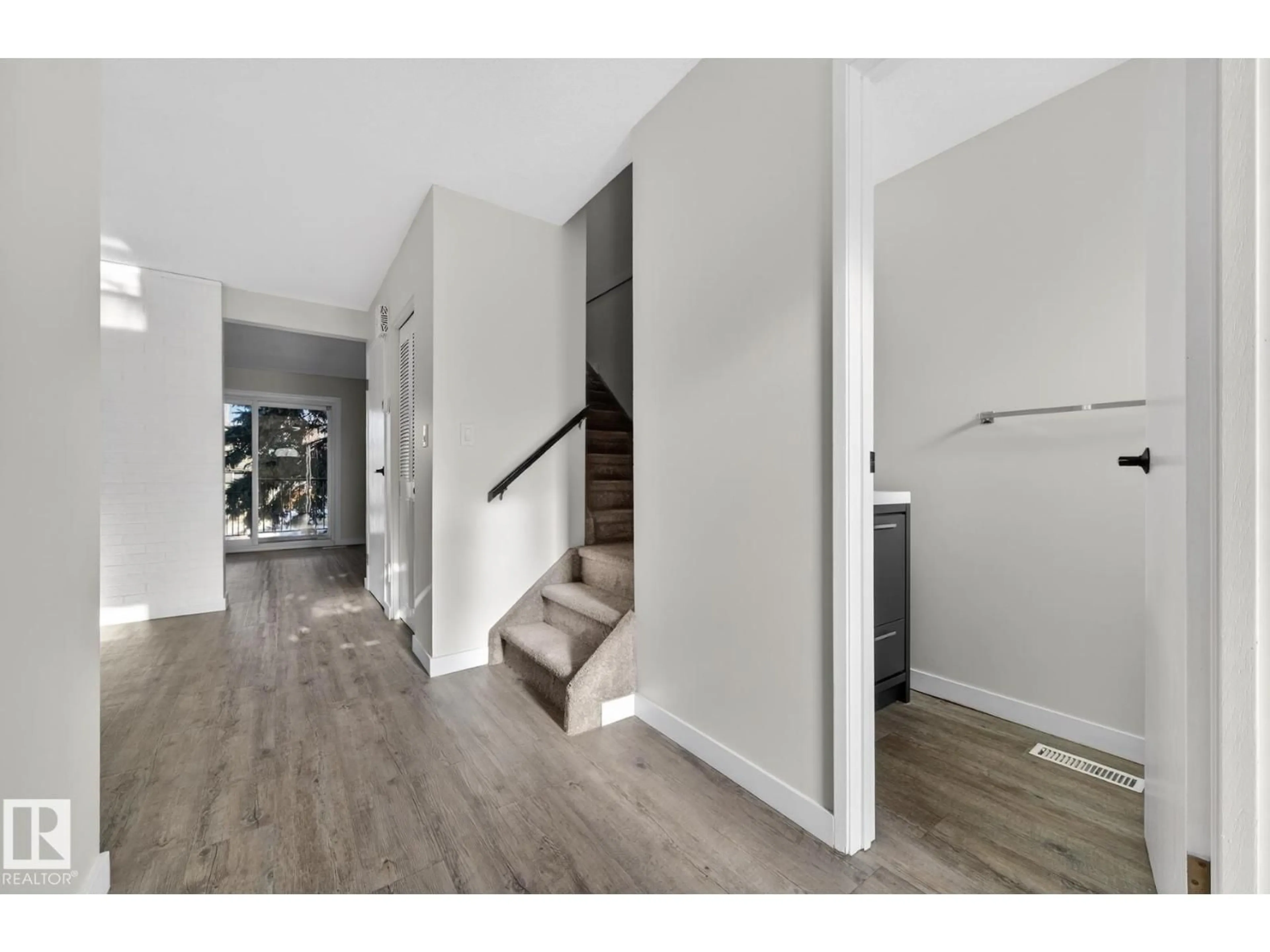 Indoor entryway for 9969 171 AVE, Edmonton Alberta T5X4X2