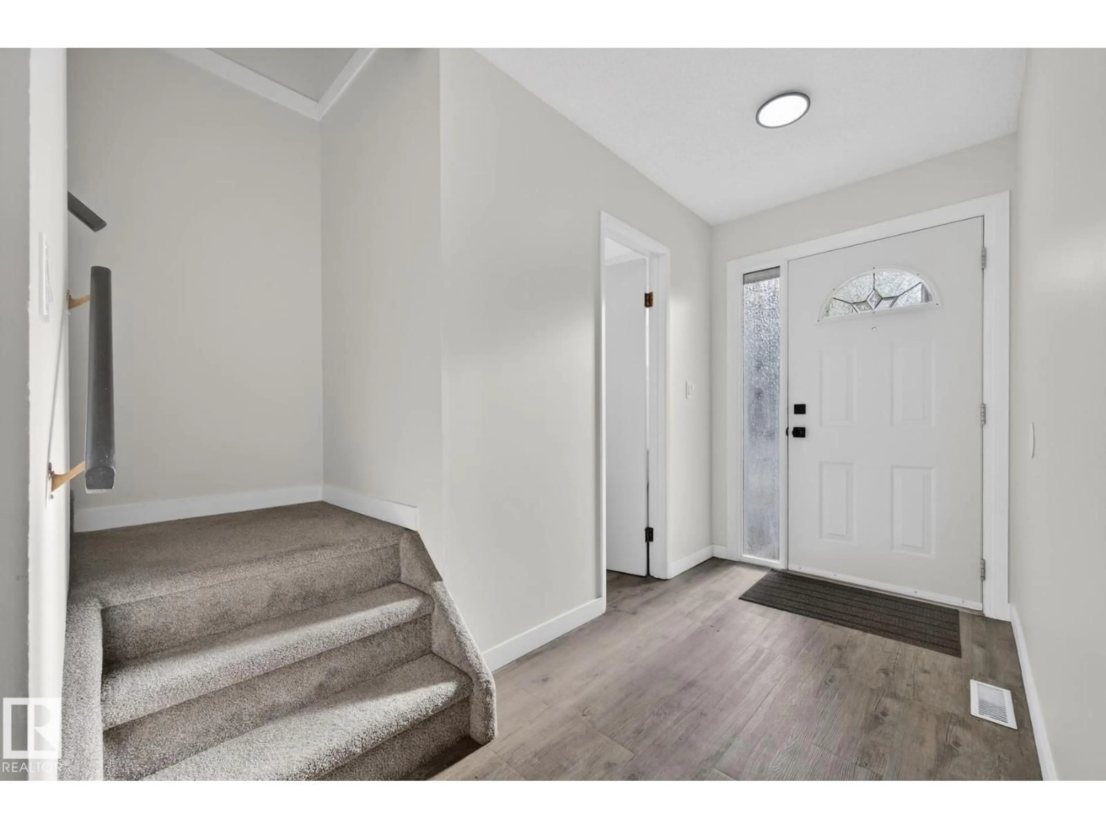 Indoor entryway for 9969 171 AVE, Edmonton Alberta T5X4X2