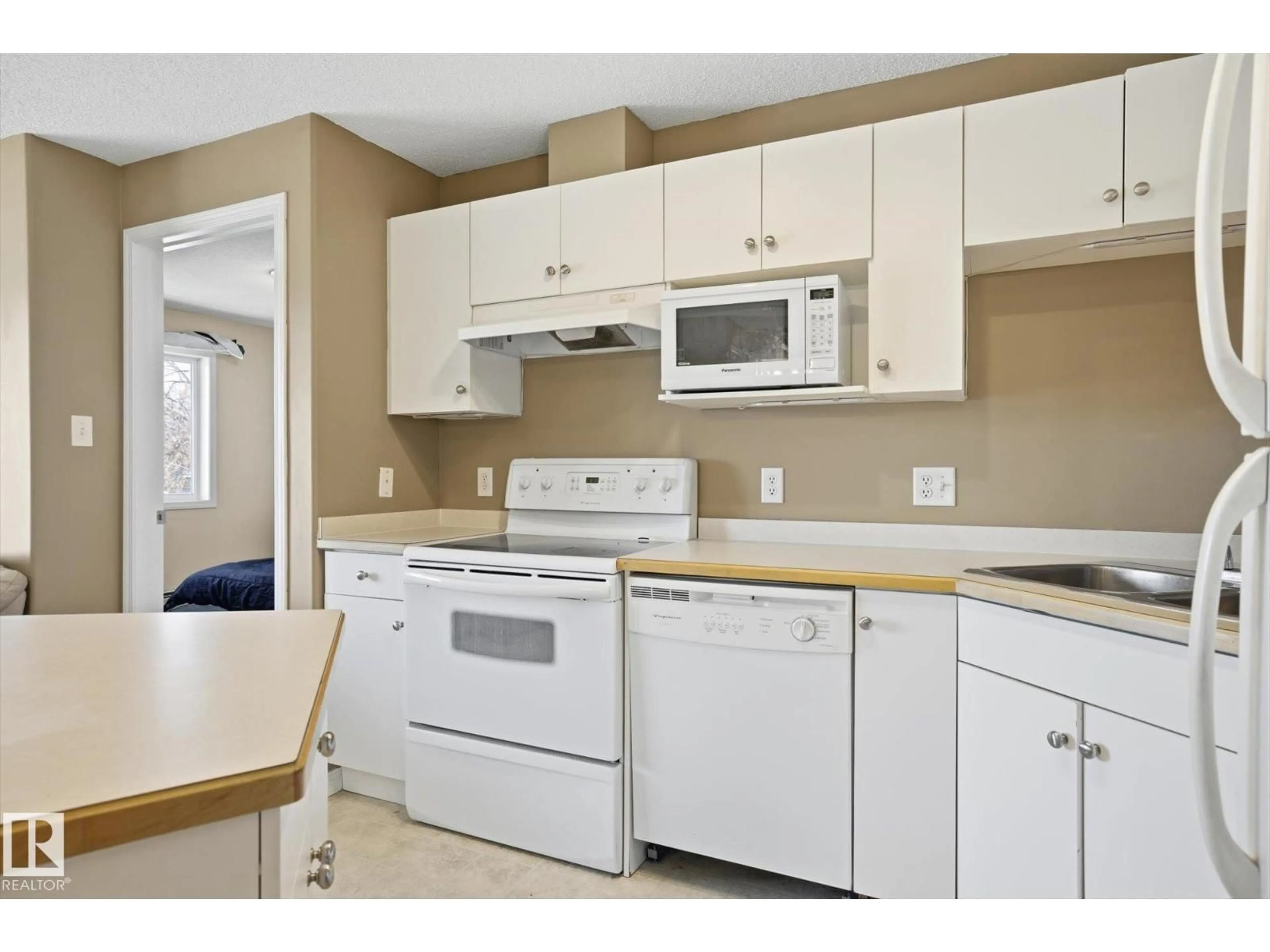 Standard kitchen, ceramic/tile floor for #324 - 11325 83 ST, Edmonton Alberta T5B4W5