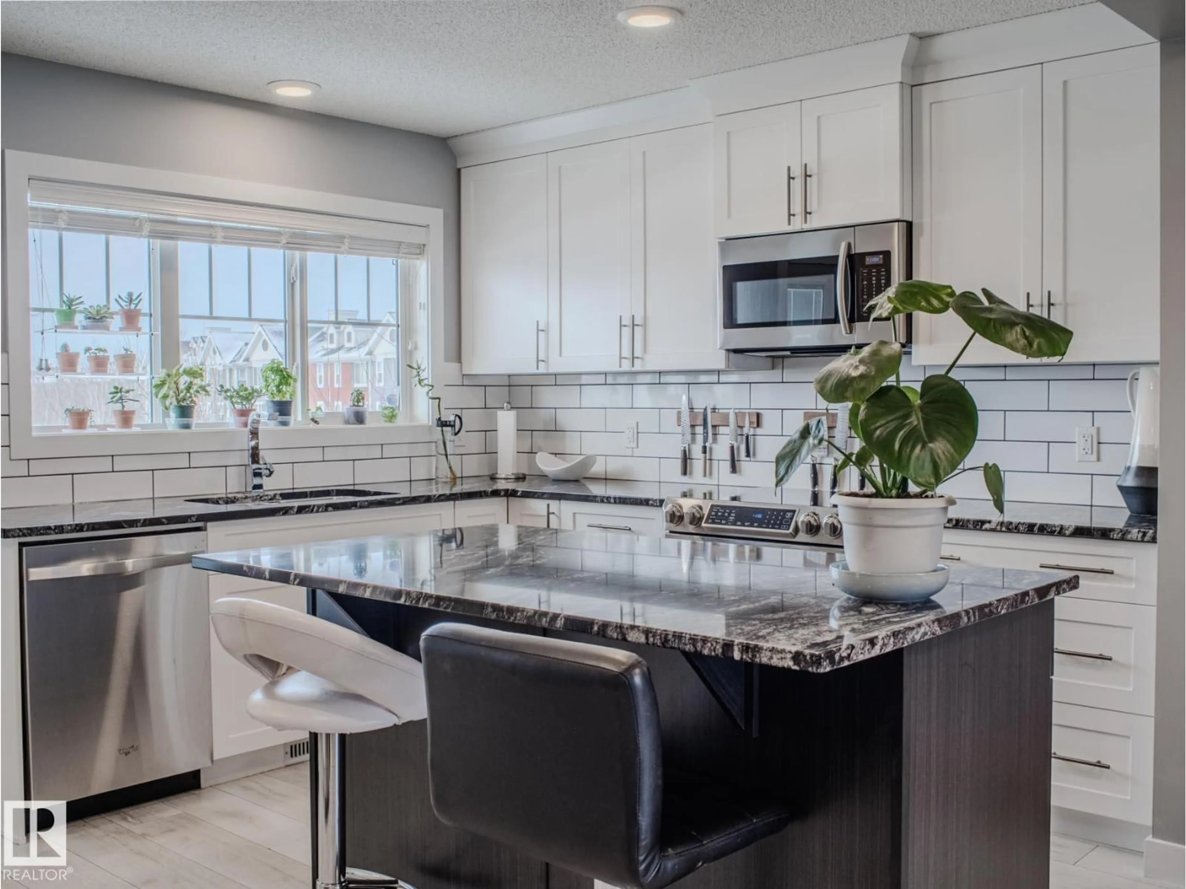 Contemporary kitchen, ceramic/tile floor for 29 17832 78 ST NW, Edmonton Alberta T5Z0P7