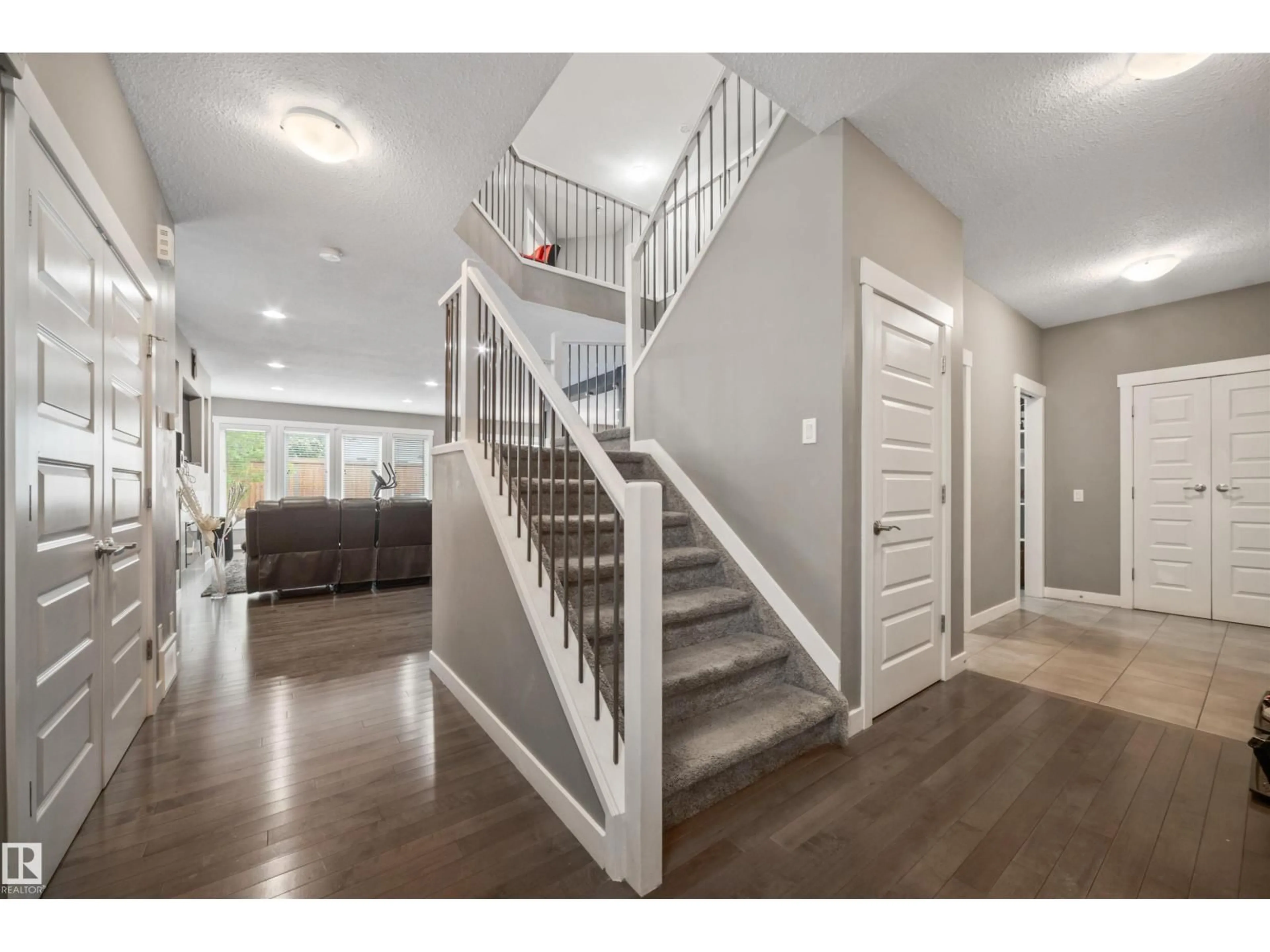 Indoor entryway for 20641 97A AV, Edmonton Alberta T5T4V6