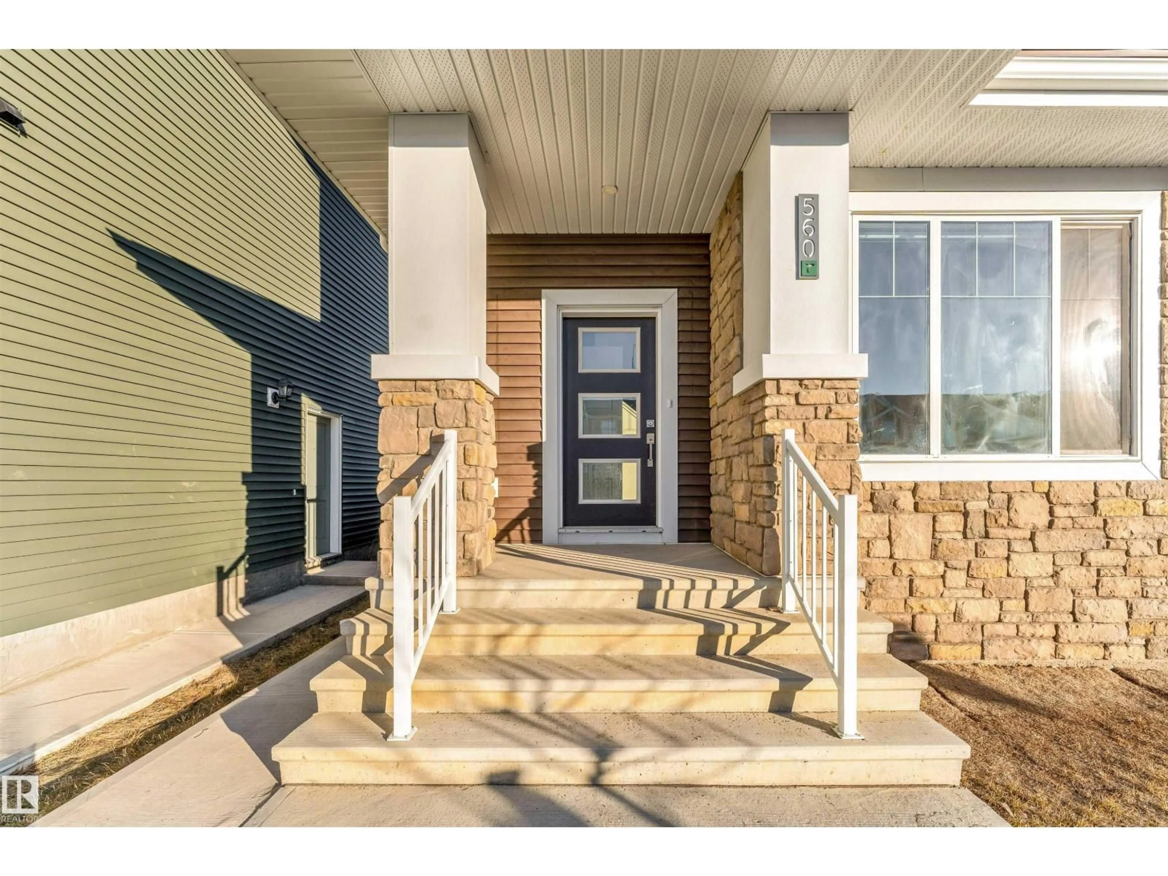 Indoor entryway for 560 GLENRIDDING RAVINE DRIVE, Edmonton Alberta T6W4P1