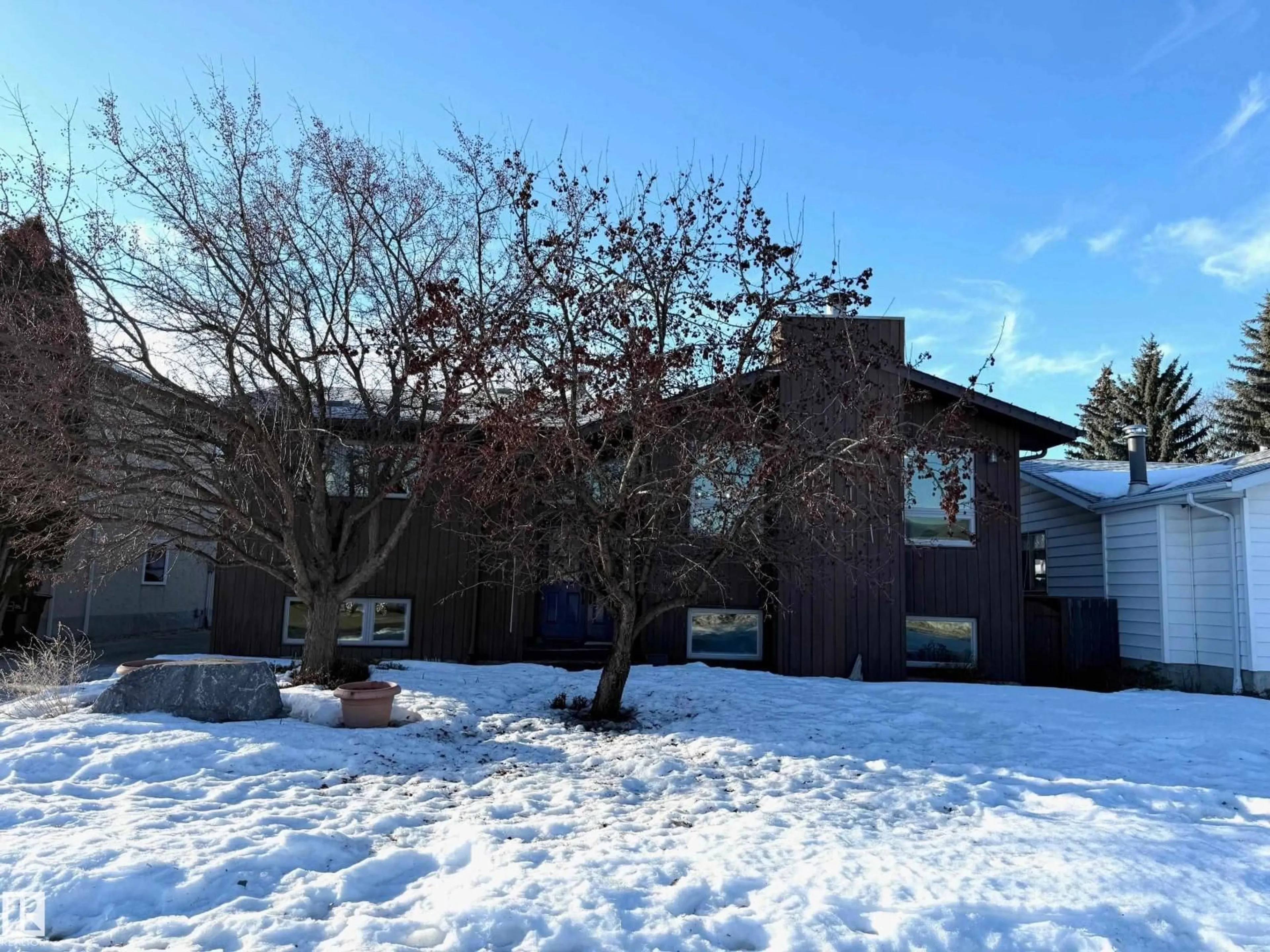 A pic from outside/outdoor area/front of a property/back of a property/a pic from drone, unknown for 7515 10 AV, Edmonton Alberta T6K2T8