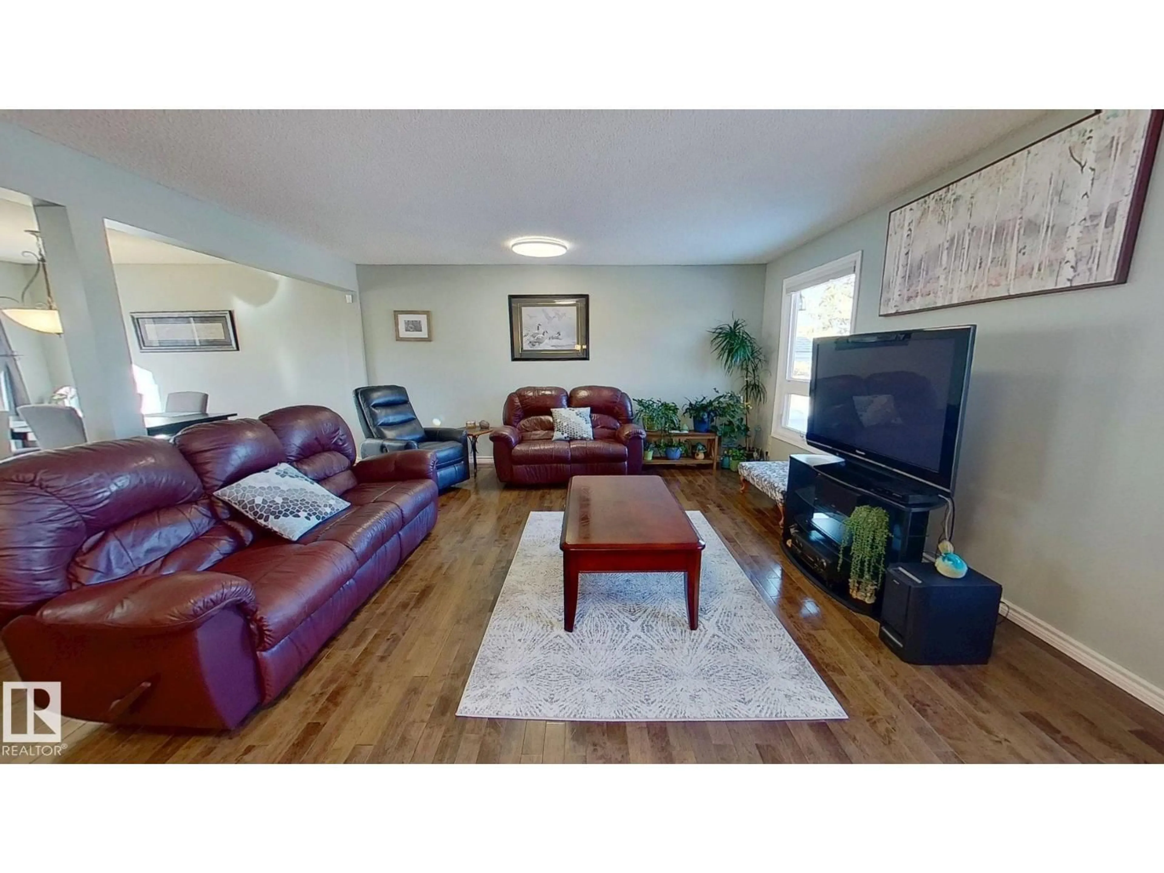 Living room with furniture, wood/laminate floor for 7515 10 AV, Edmonton Alberta T6K2T8