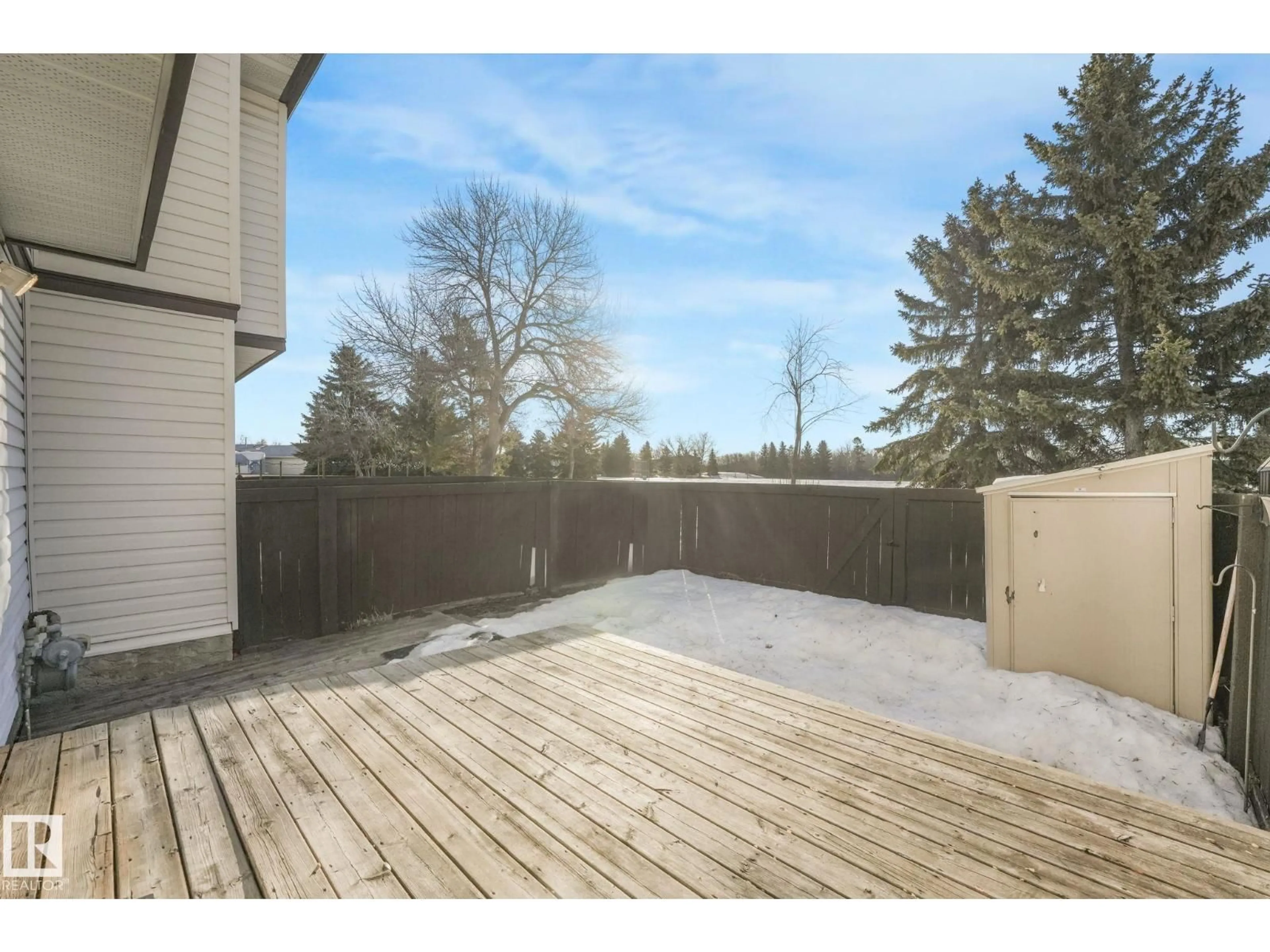 Patio, unknown for 2625 135 AV, Edmonton Alberta T5A3S3
