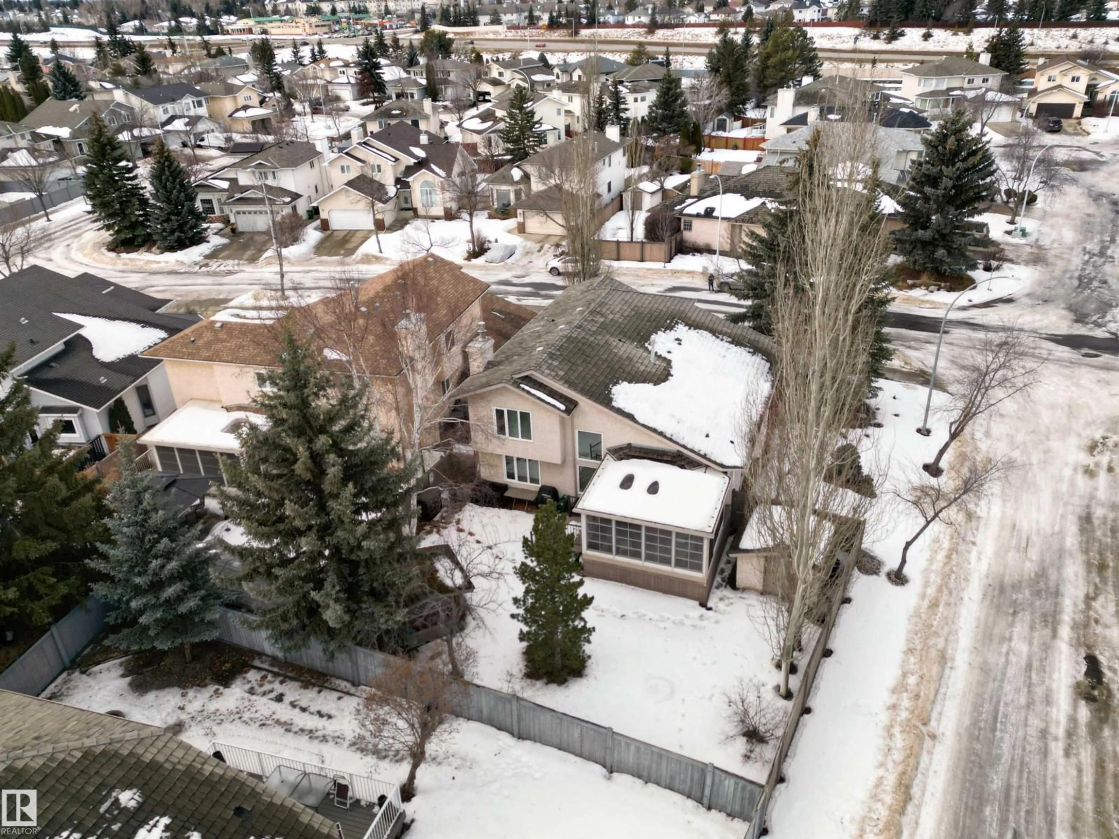 A pic from outside/outdoor area/front of a property/back of a property/a pic from drone, street for 519 BUCHANAN RD, Edmonton Alberta T6R2B5