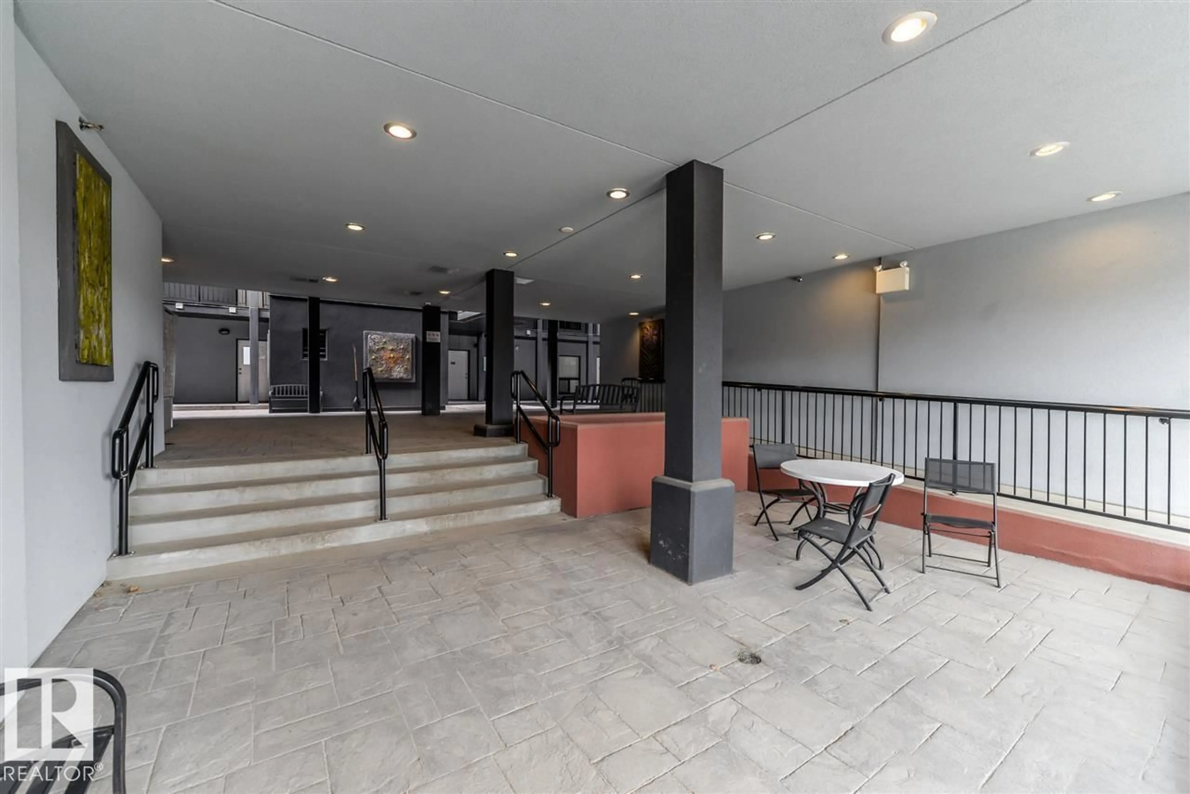 Lobby for #203 - 10518 113 ST, Edmonton Alberta T5H0C6