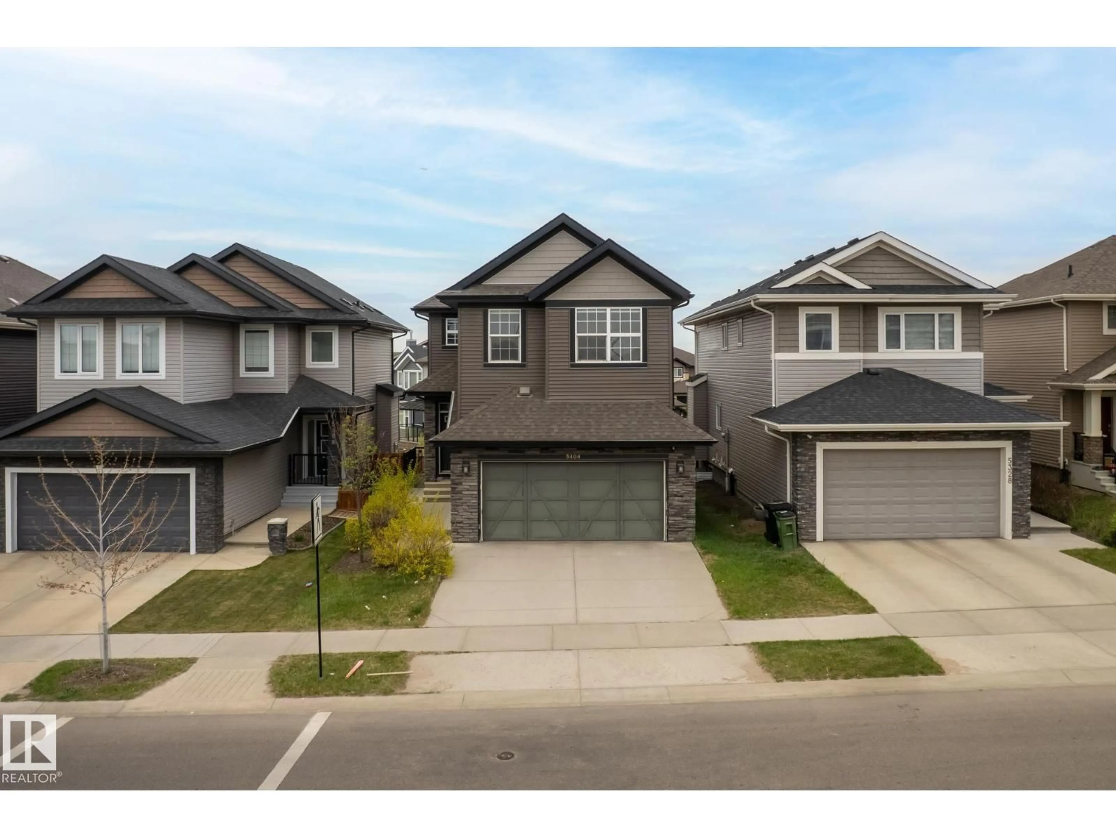A pic from outside/outdoor area/front of a property/back of a property/a pic from drone, street for 5404 22 AV, Edmonton Alberta T6X2H8