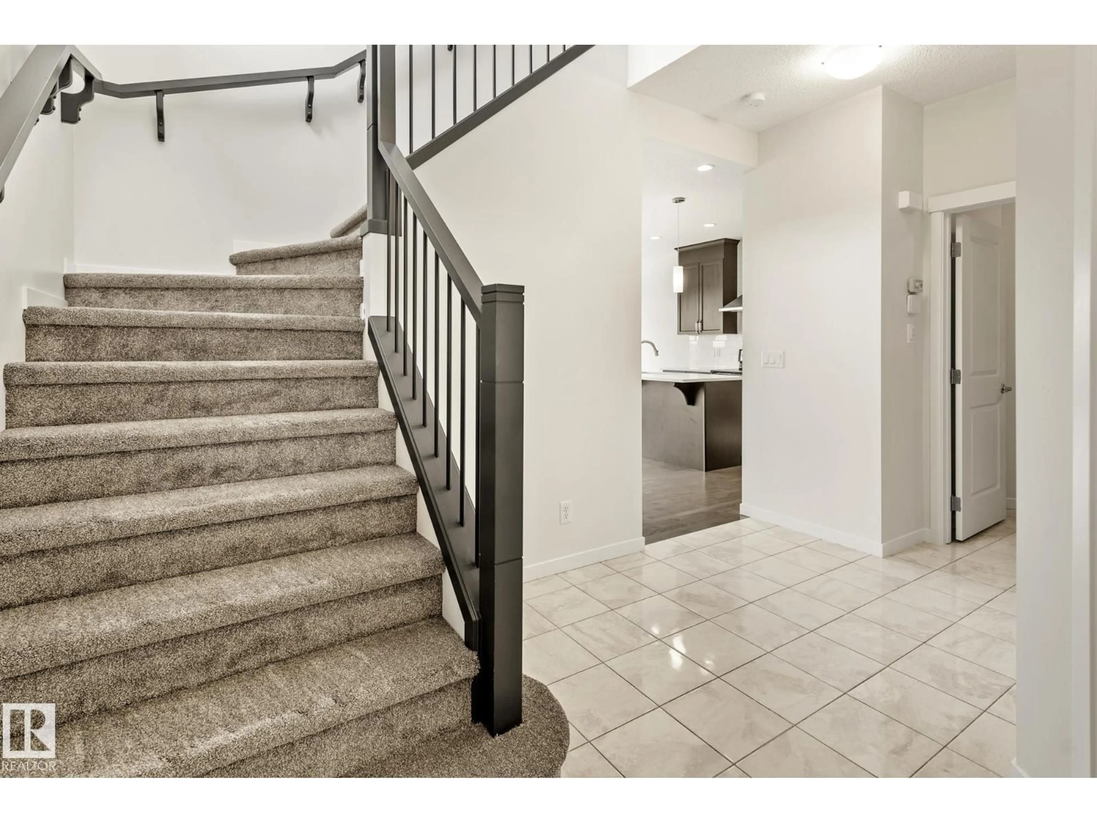 Unknown for 5404 22 AV, Edmonton Alberta T6X2H8