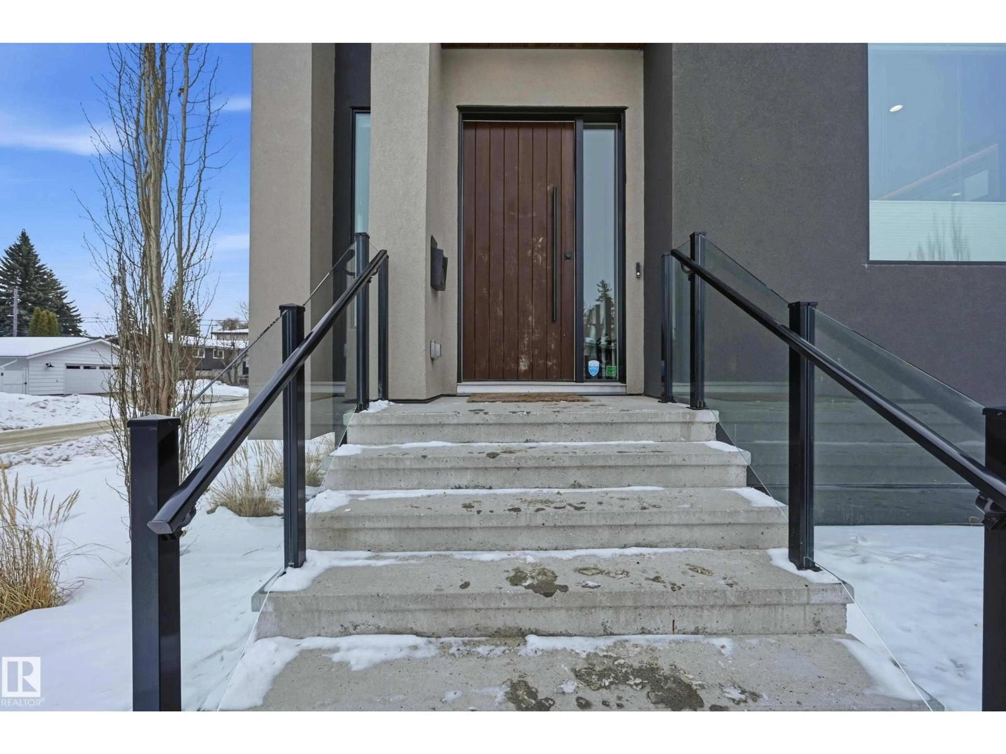 Indoor entryway for 44B VALLEYVIEW CR, Edmonton Alberta T5R5S6
