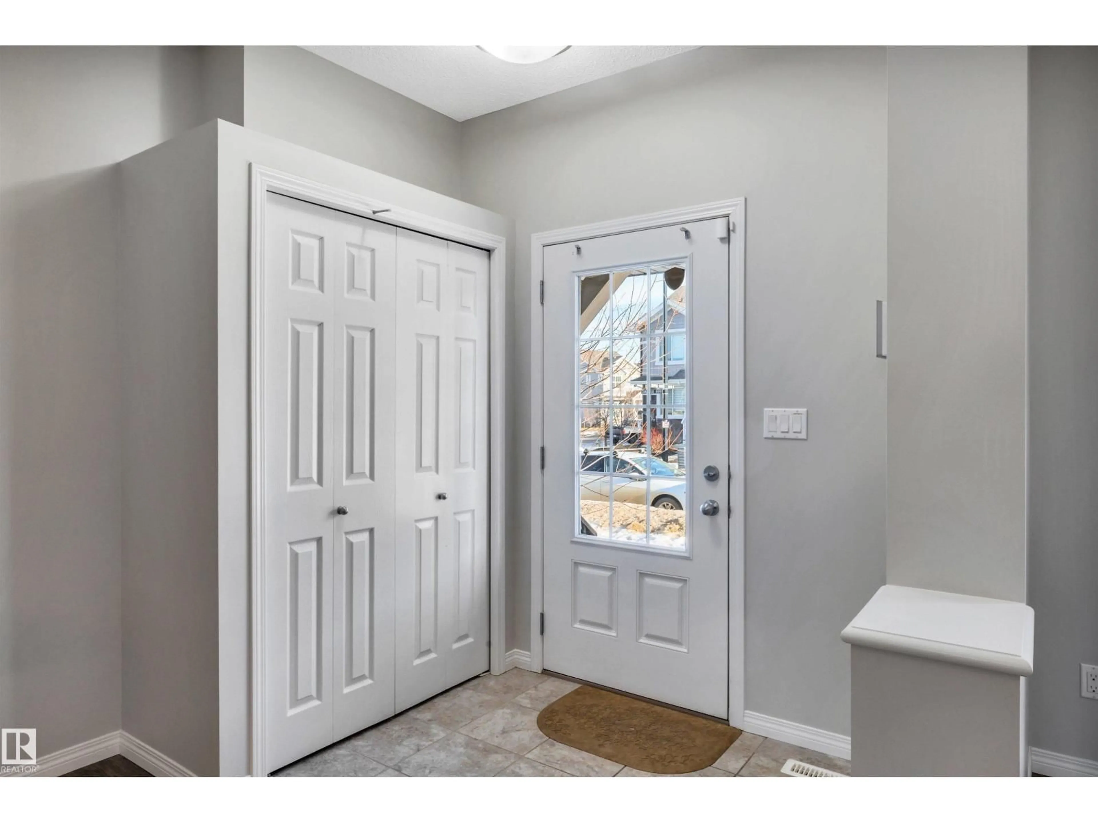 Indoor entryway for 1271 CHAPPELLE BV, Edmonton Alberta T6W3R1