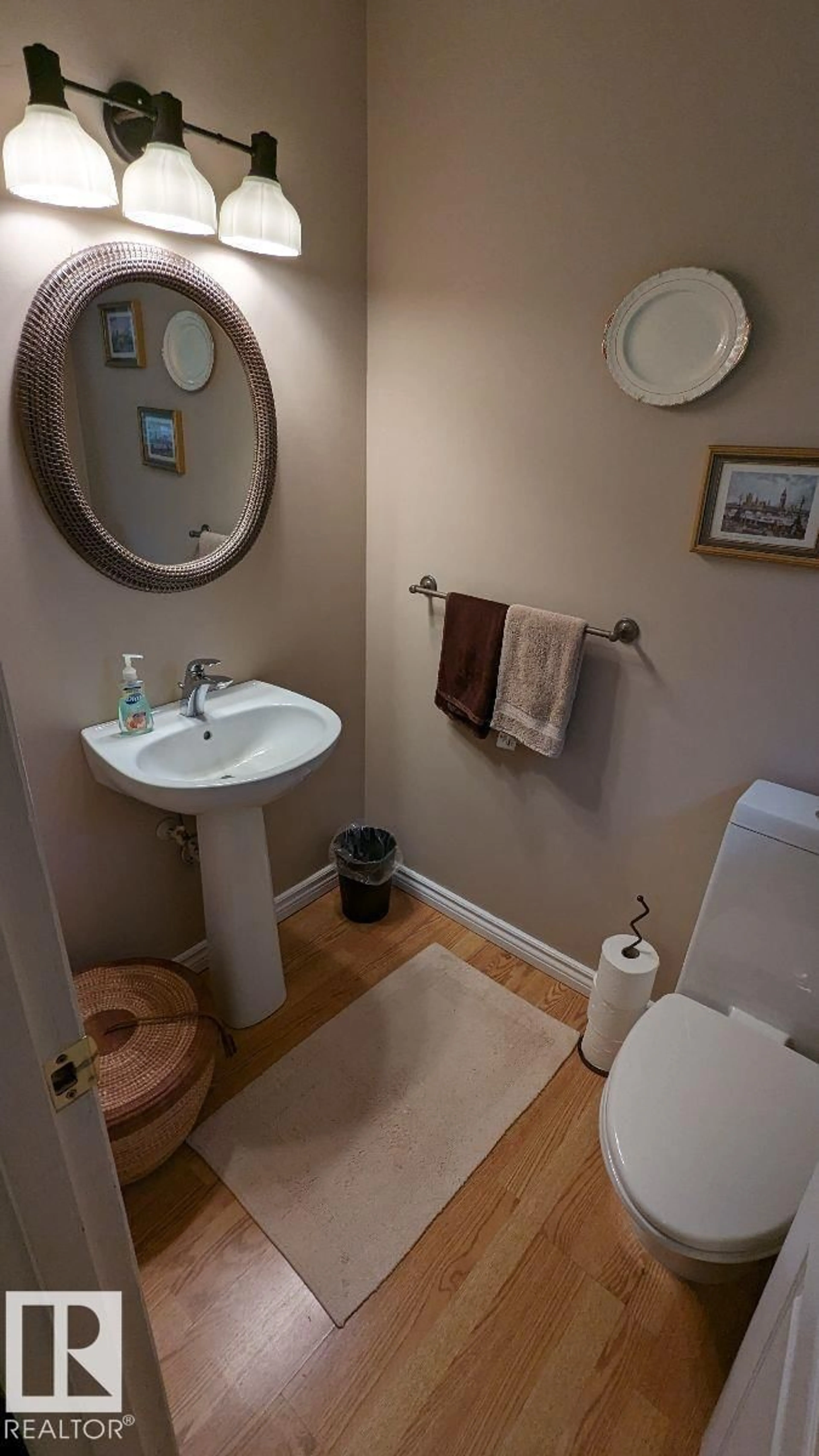 Standard bathroom, unknown for 54500 - 106 RGE ROAD 275, Rural Sturgeon County Alberta T8R1Z1