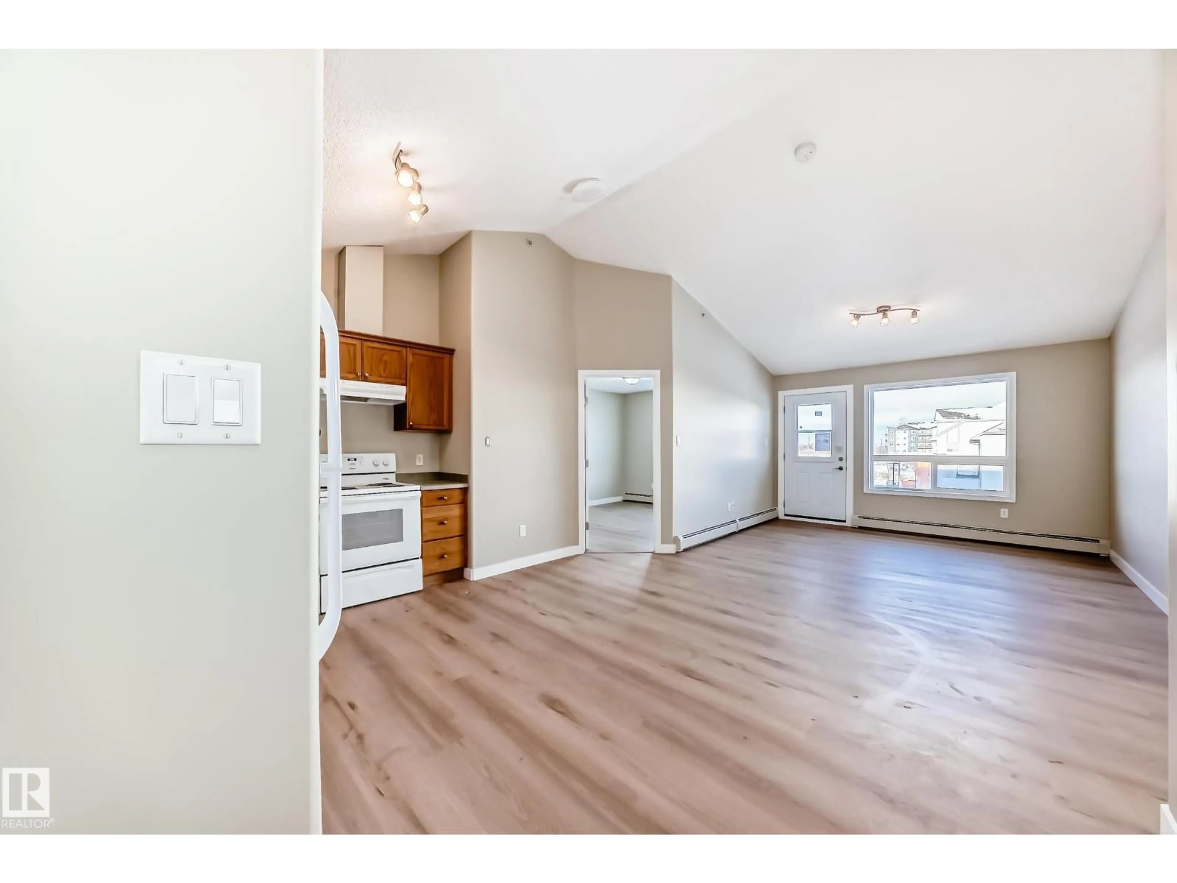 Unknown for 2422 CLAREVIEW STATION DR, Edmonton Alberta T5Y0E5