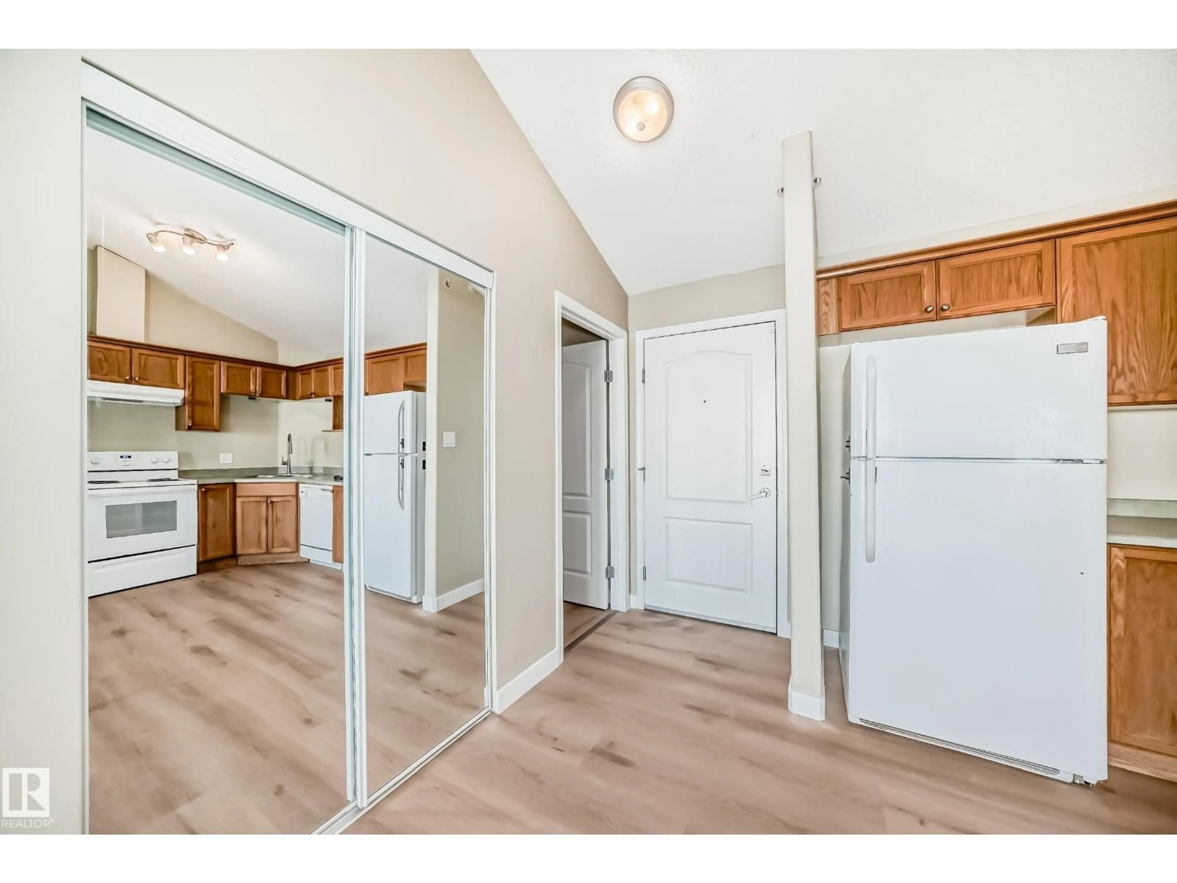 Unknown for 2422 CLAREVIEW STATION DR, Edmonton Alberta T5Y0E5