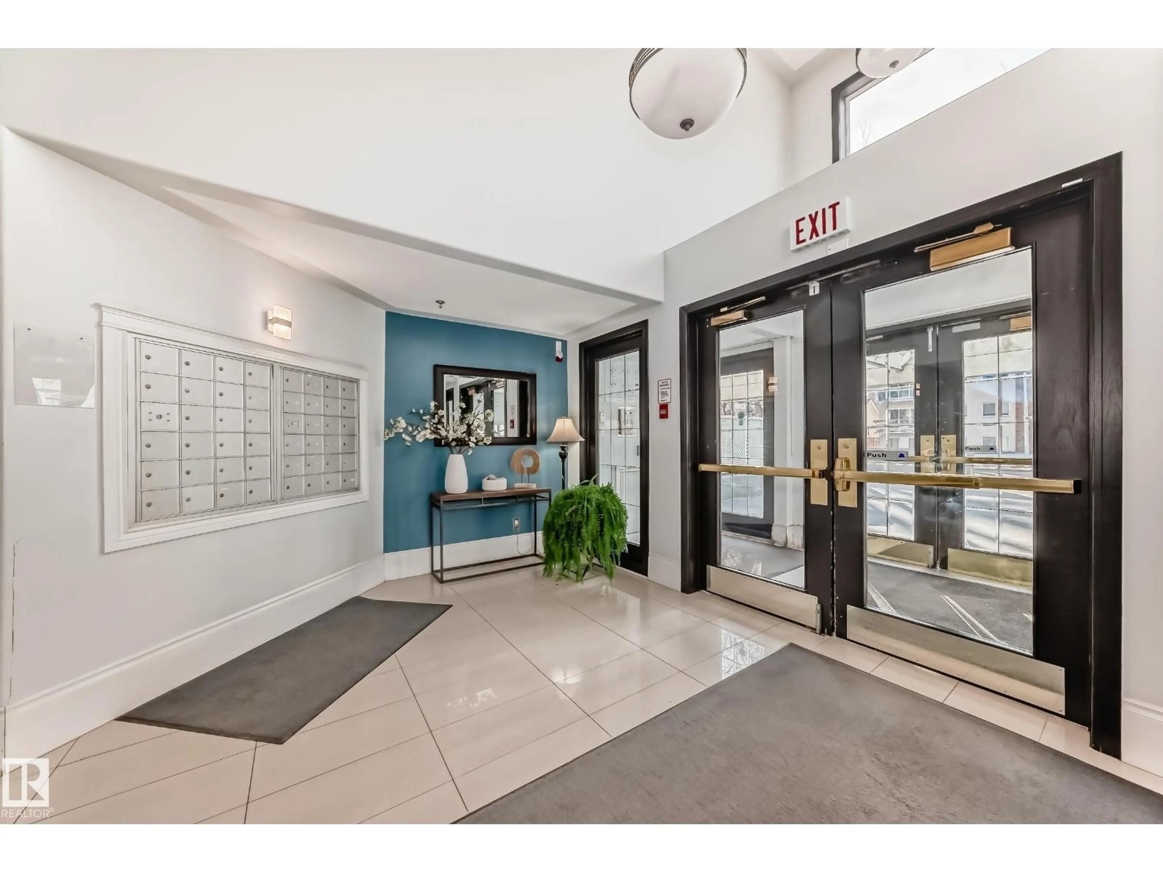 Indoor foyer for #108 - 12028 103 AV, Edmonton Alberta T5K2T9