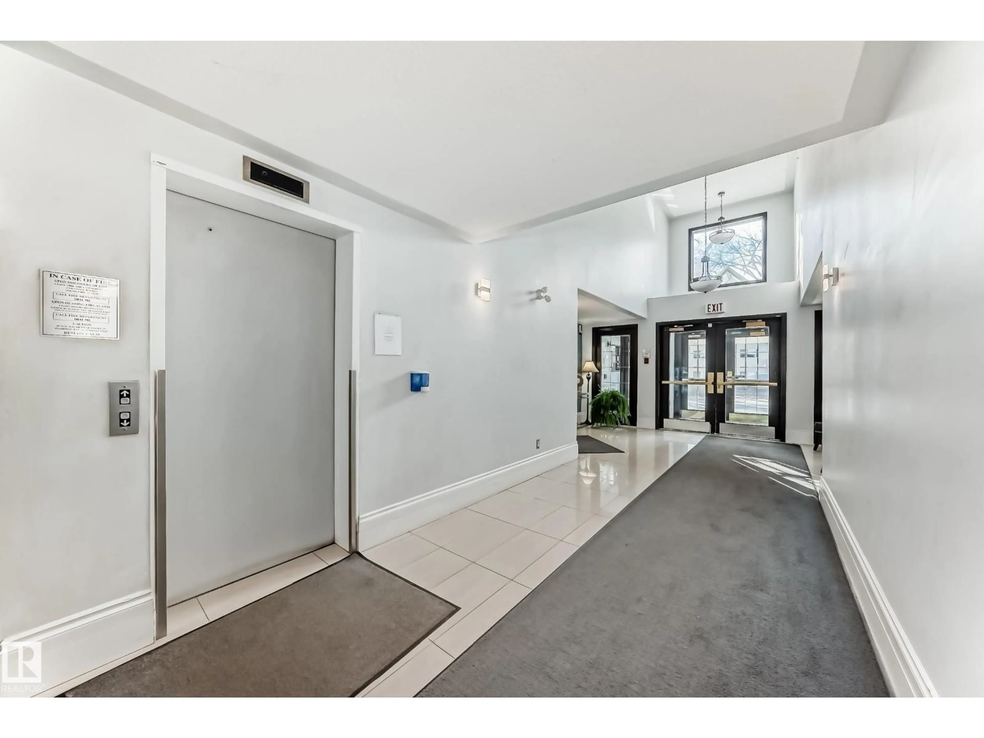 Indoor foyer for #108 - 12028 103 AV, Edmonton Alberta T5K2T9