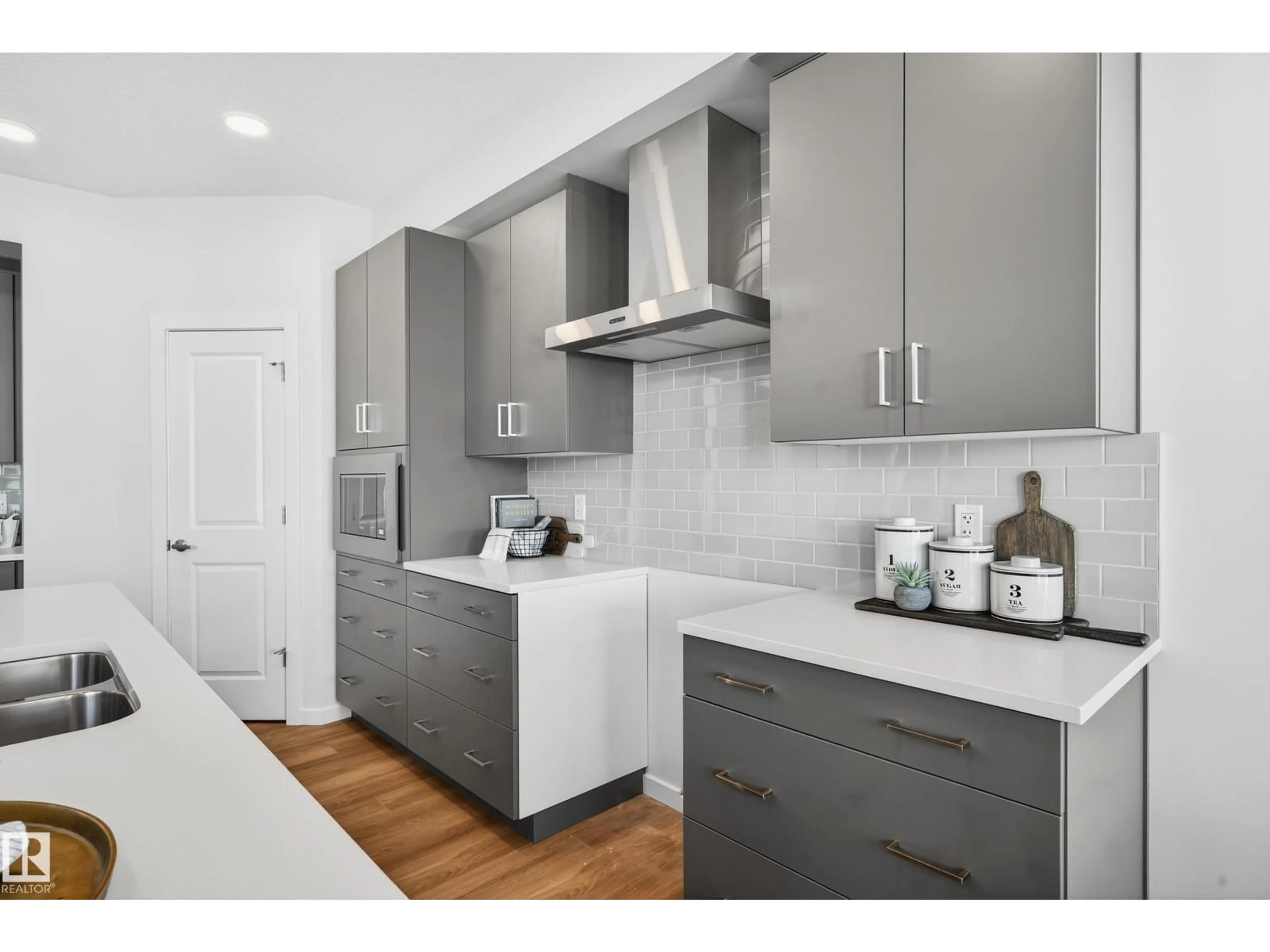 Contemporary kitchen, unknown for NW - 2235 194 ST, Edmonton Alberta T6M3B6