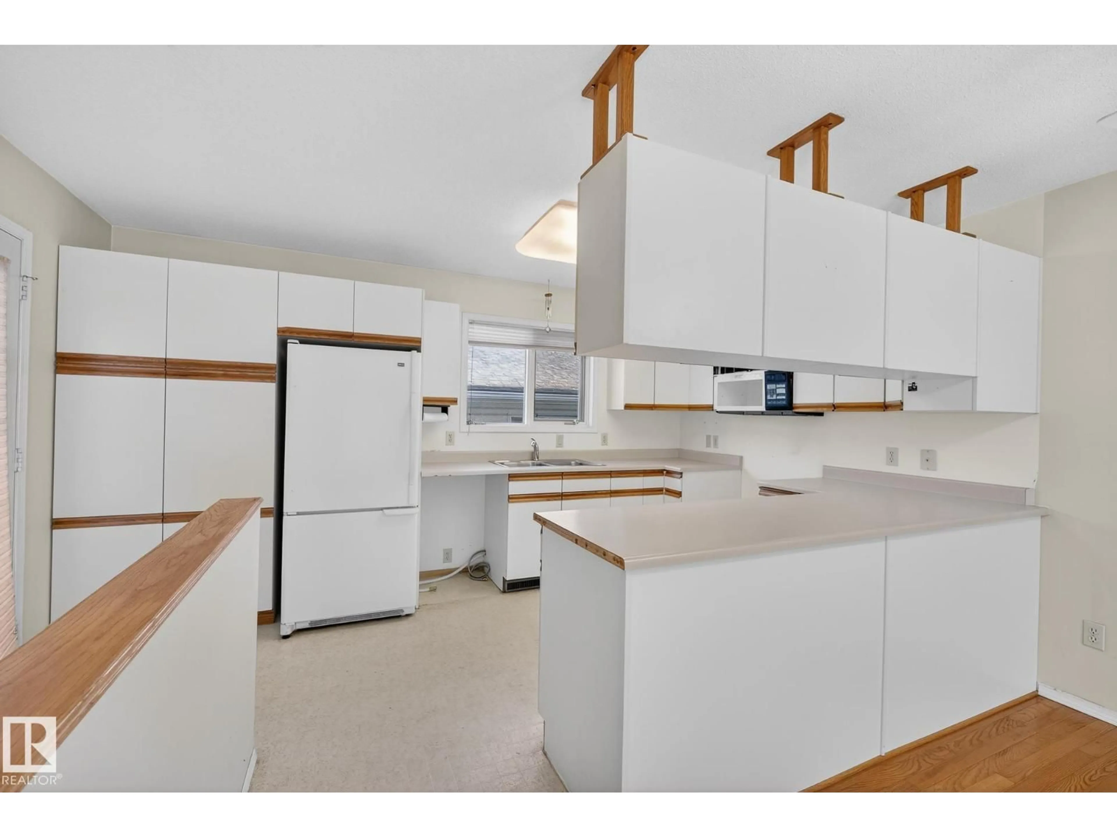 Standard kitchen, unknown for 15110 103 AV, Edmonton Alberta T5P4X8