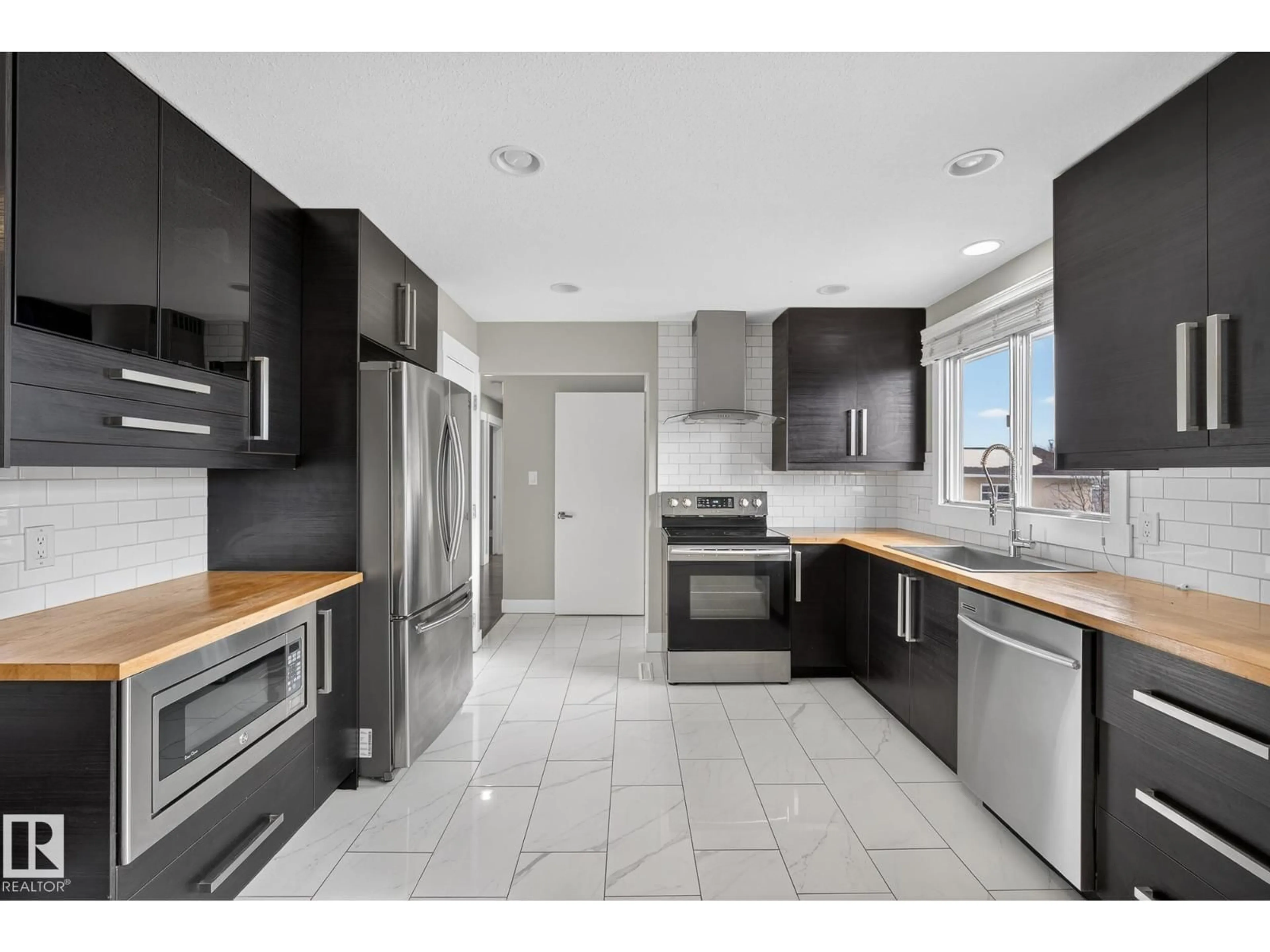 Unknown for 6219 150 AV, Edmonton Alberta T5A1W7