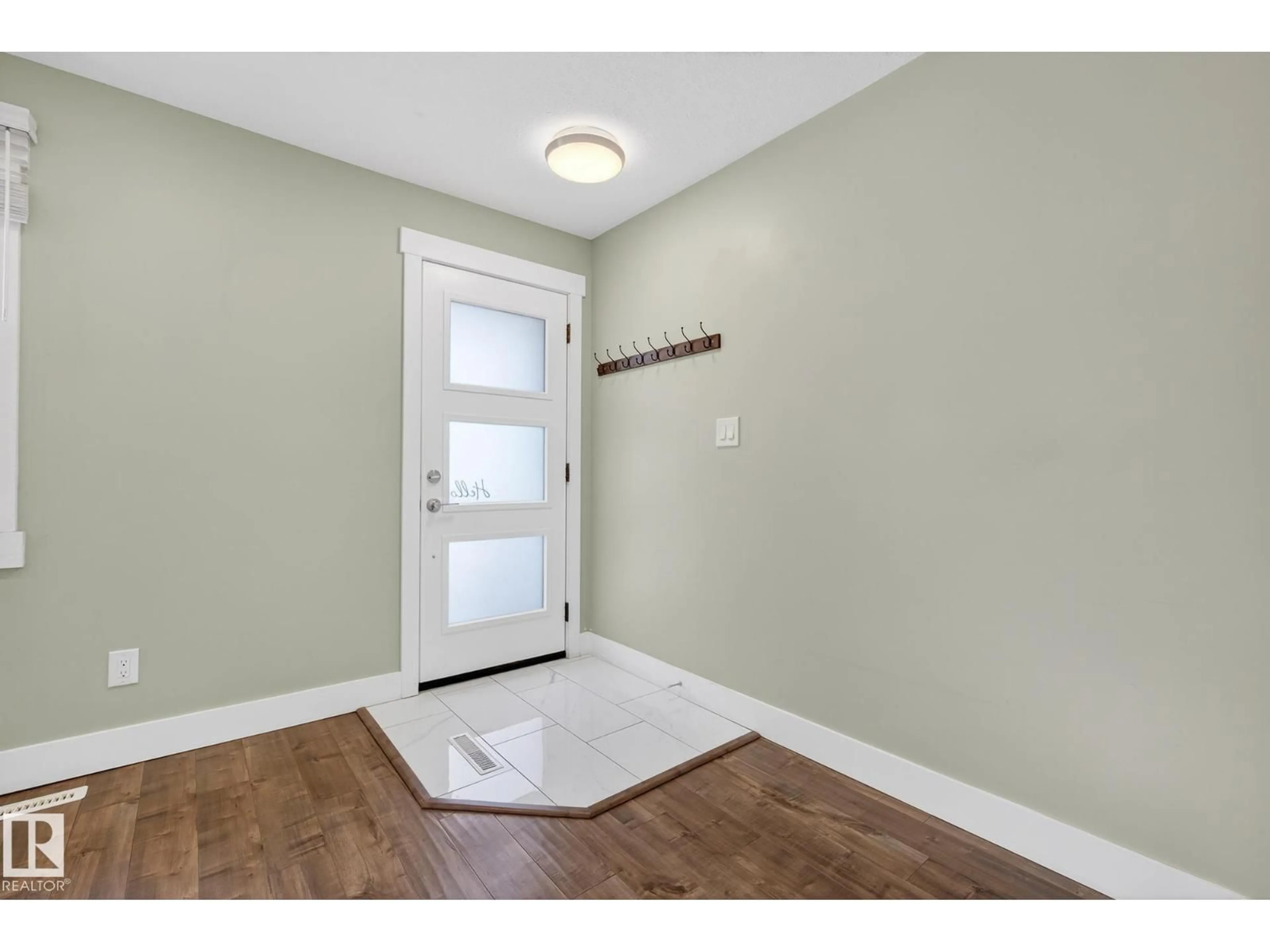 Indoor entryway for 6219 150 AV, Edmonton Alberta T5A1W7