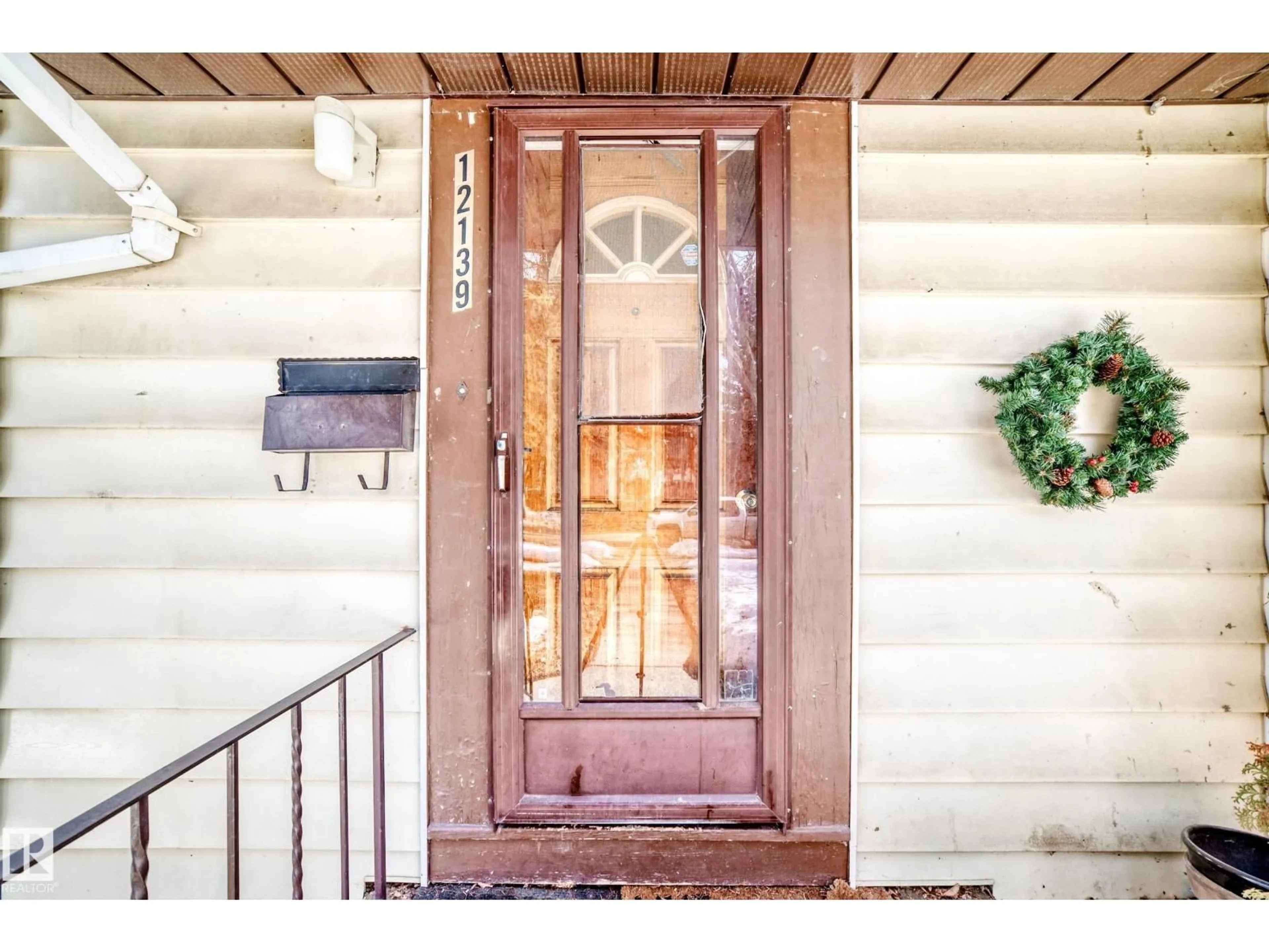 Indoor entryway for NW - 12139 59 ST, Edmonton Alberta T5W3Y4