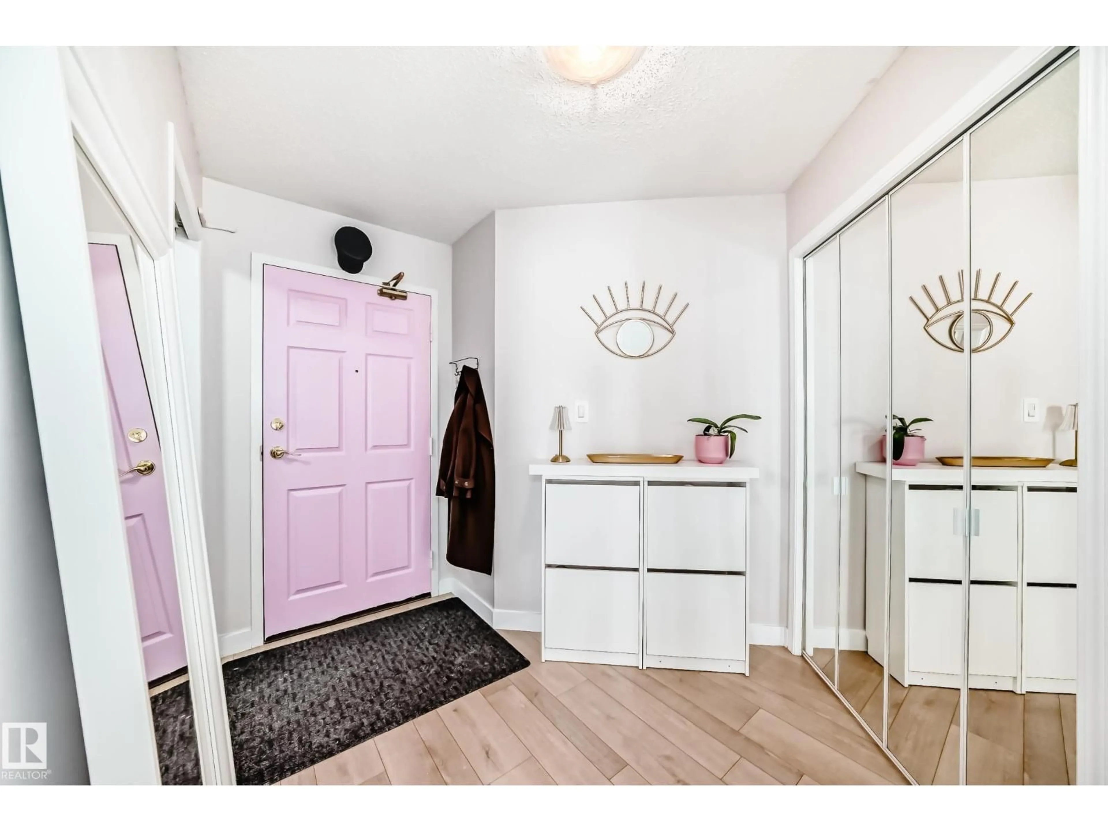 Indoor entryway for 205 - 10933 124 ST, Edmonton Alberta T5M4E1