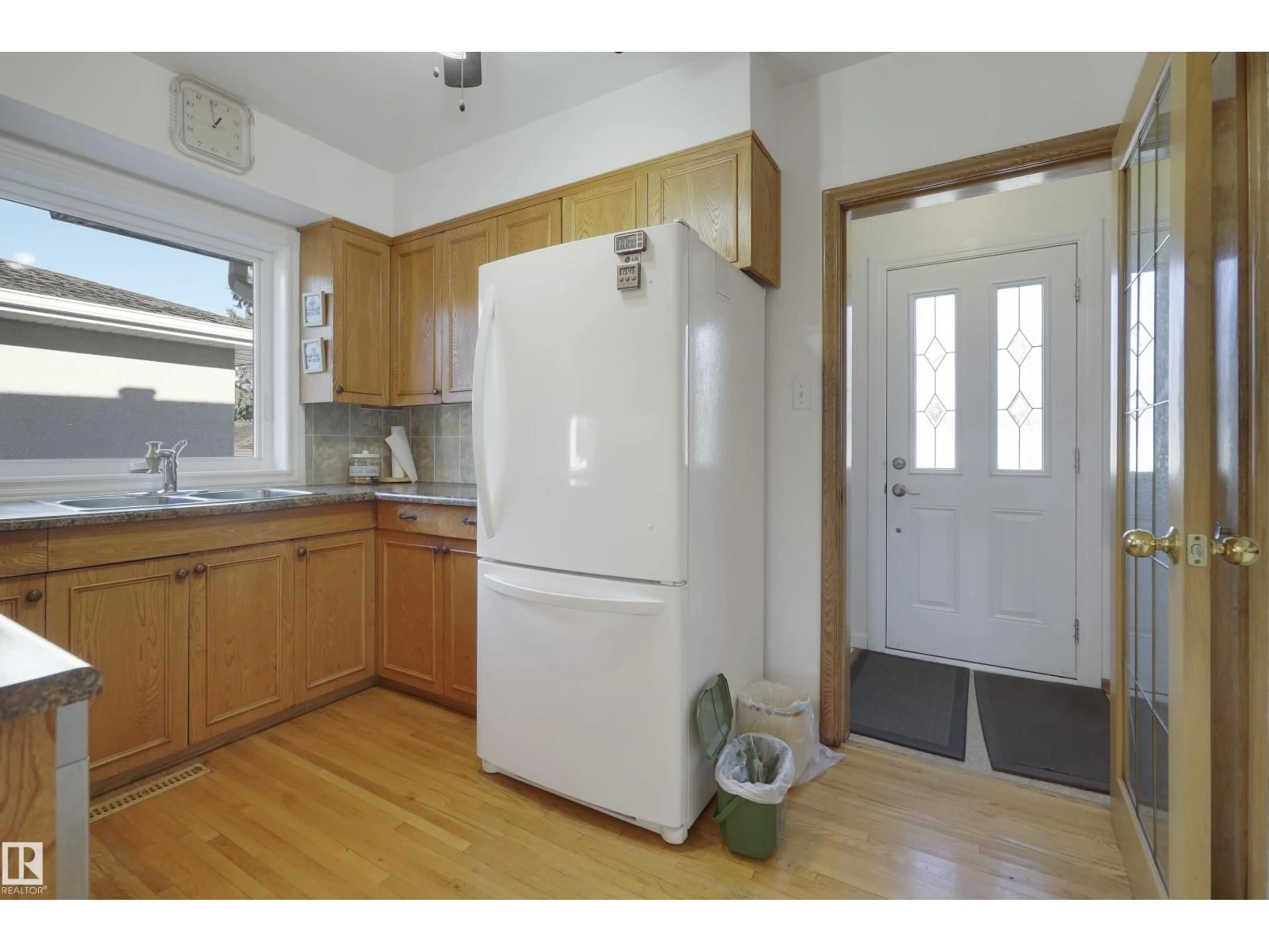 Standard kitchen, unknown for NW - 9723 75A ST, Edmonton Alberta T6C2J2