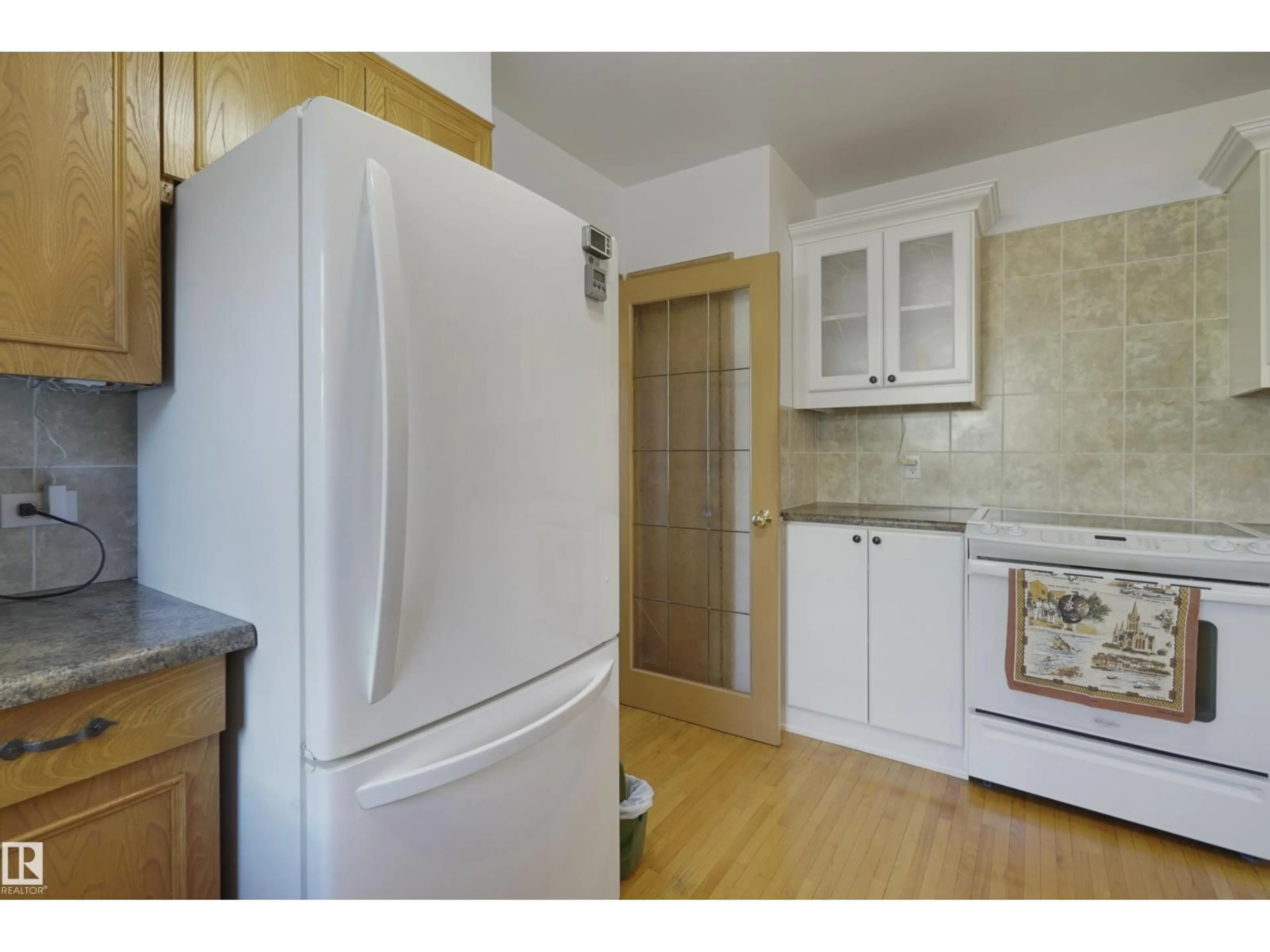 Standard kitchen, unknown for NW - 9723 75A ST, Edmonton Alberta T6C2J2