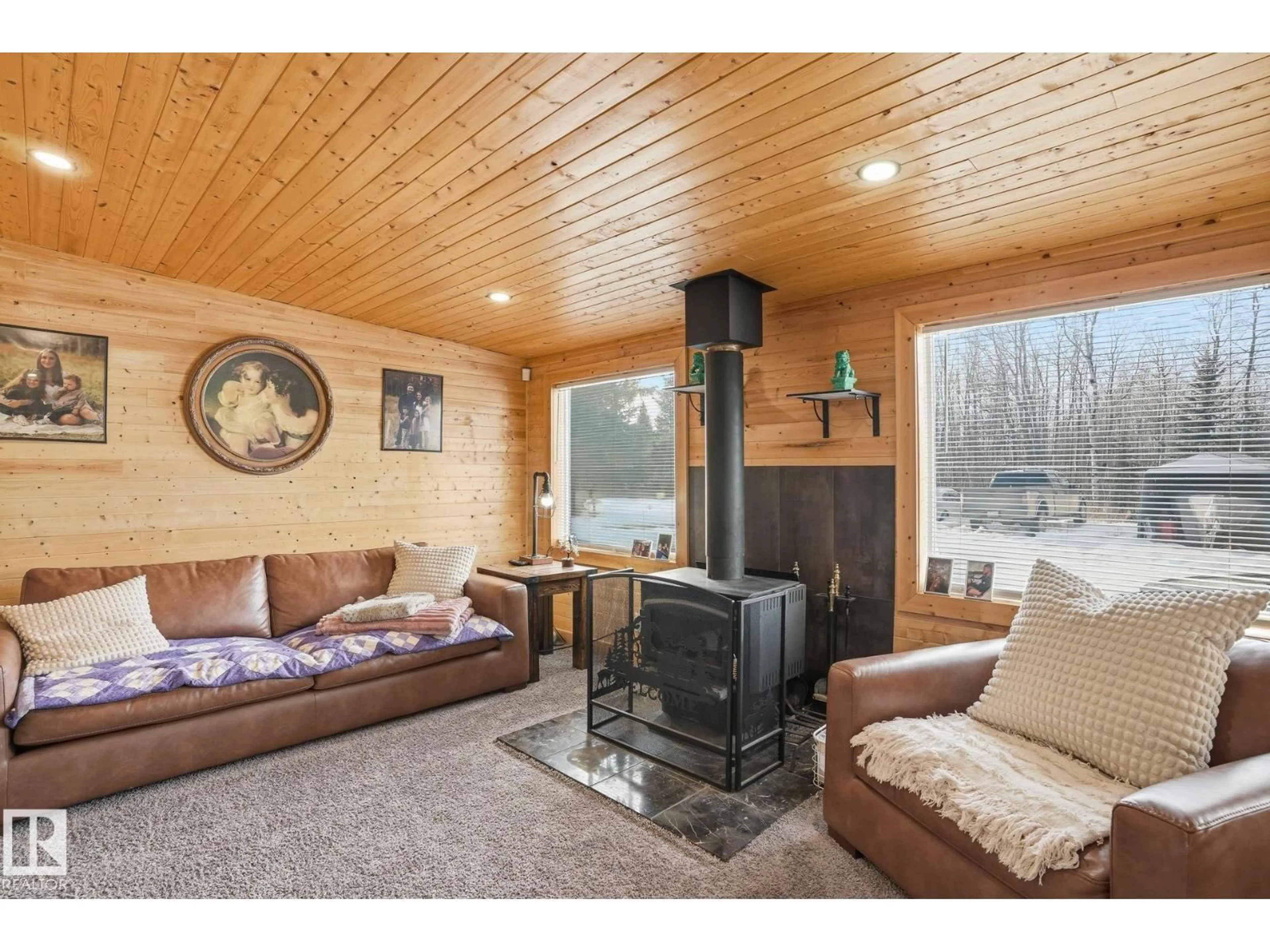 Living room with furniture, wood/laminate floor for #14 - 53412 RGE ROAD 41, Rural Parkland County Alberta T0E0N0