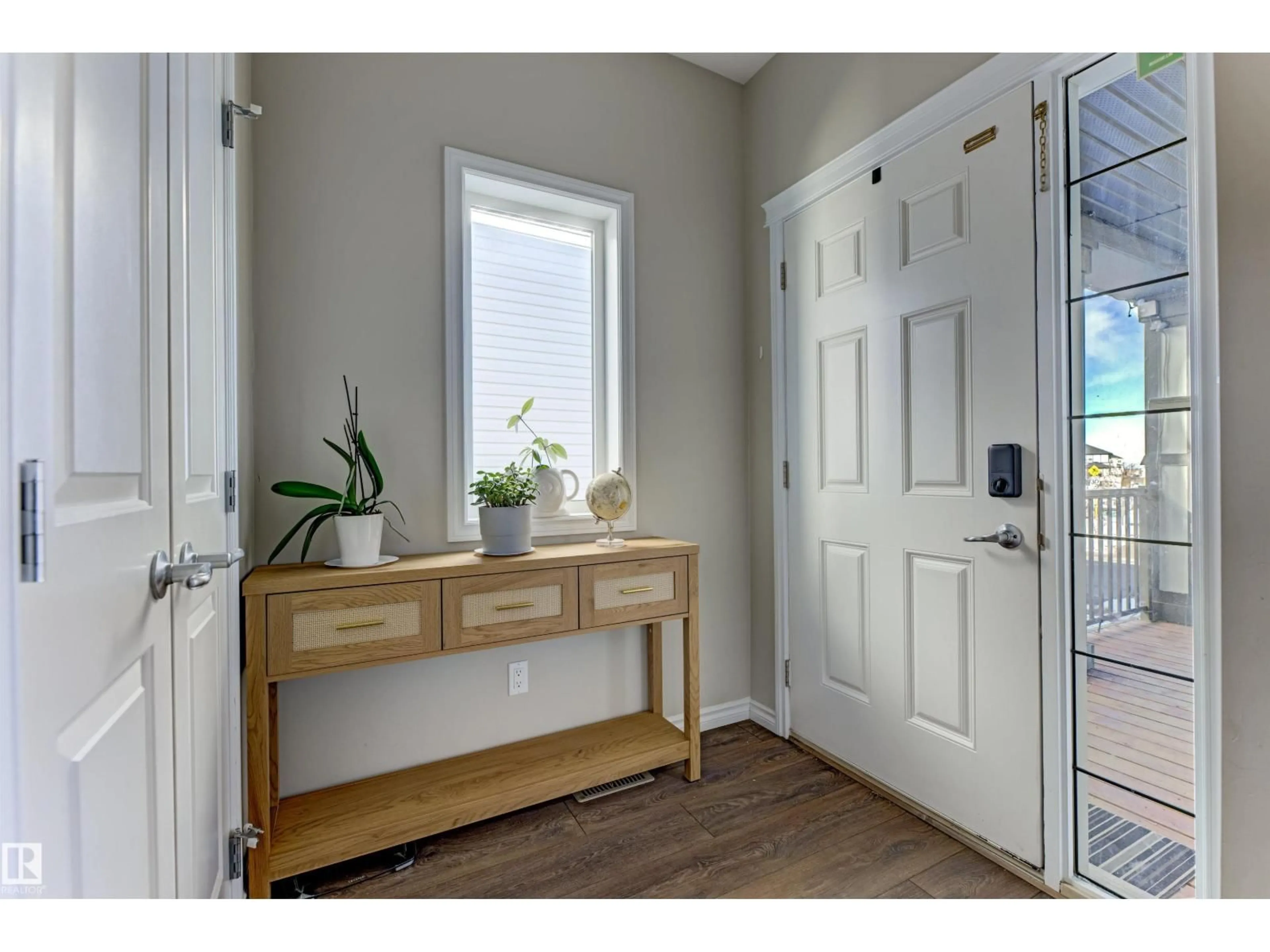 Indoor entryway for 1214 MCCONACHIE BV, Edmonton Alberta T5Y3T1