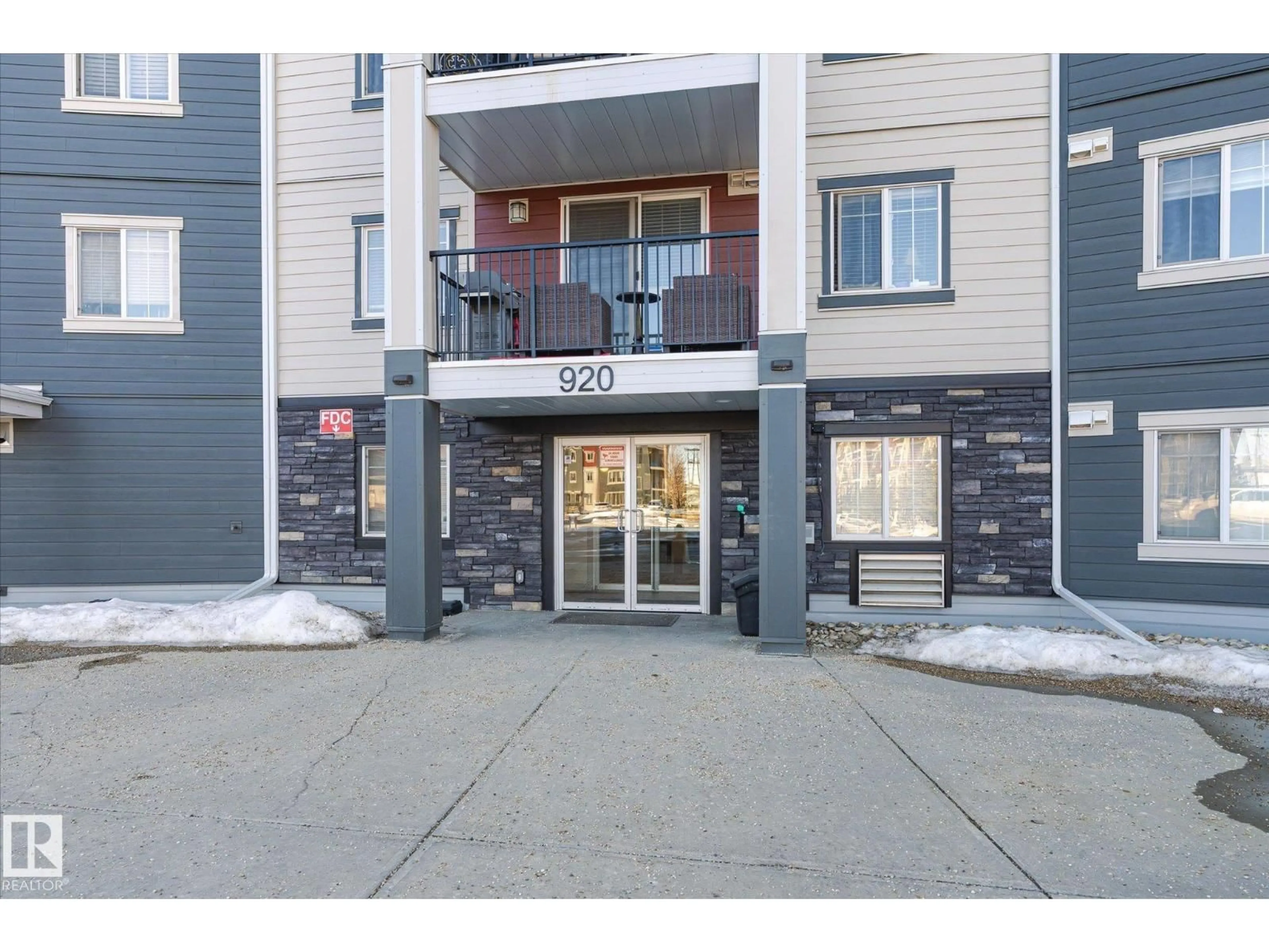 Indoor foyer for 24 - 920 156 ST, Edmonton Alberta T6R0N6