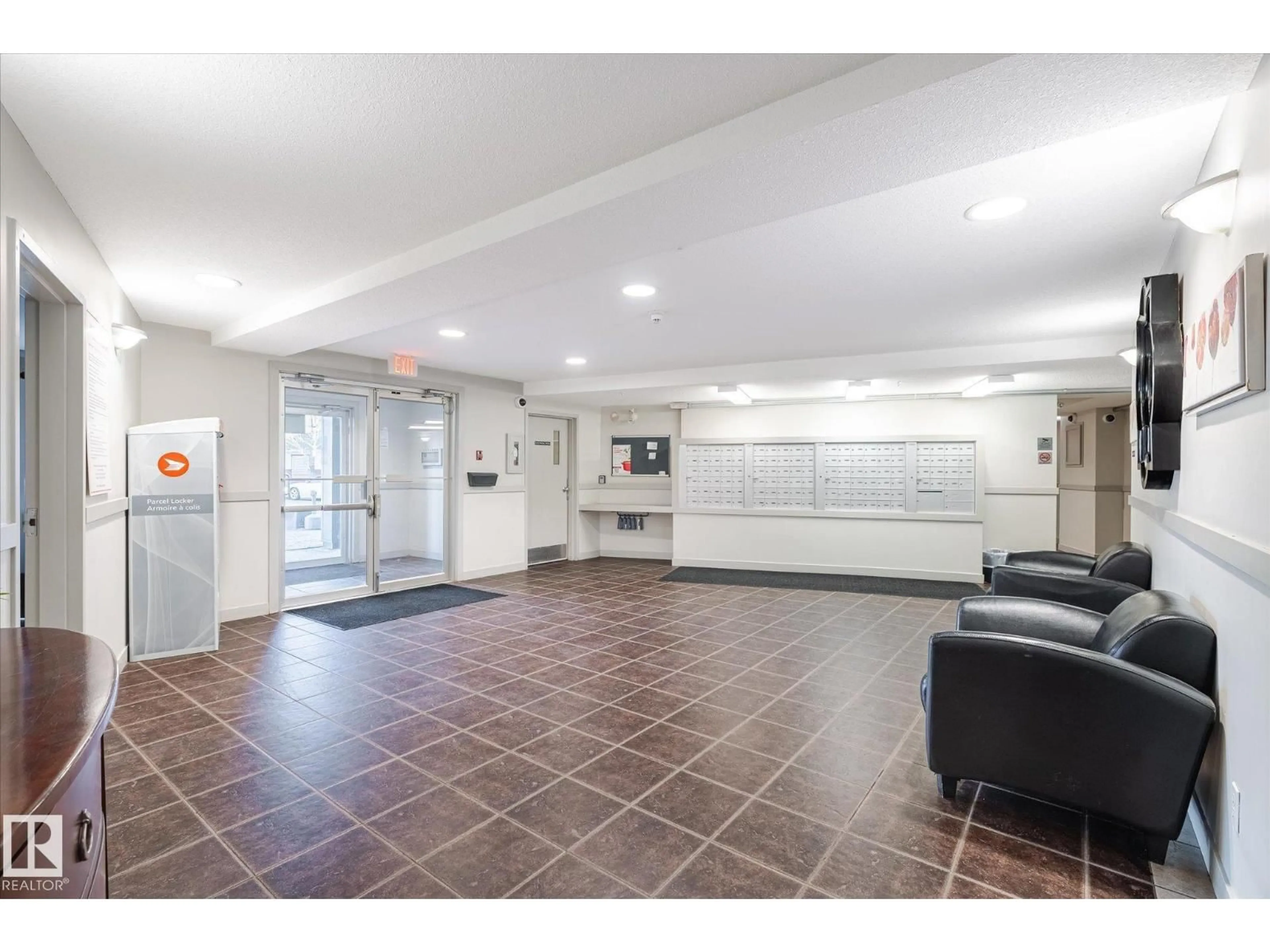 Indoor foyer for 24 - 920 156 ST, Edmonton Alberta T6R0N6