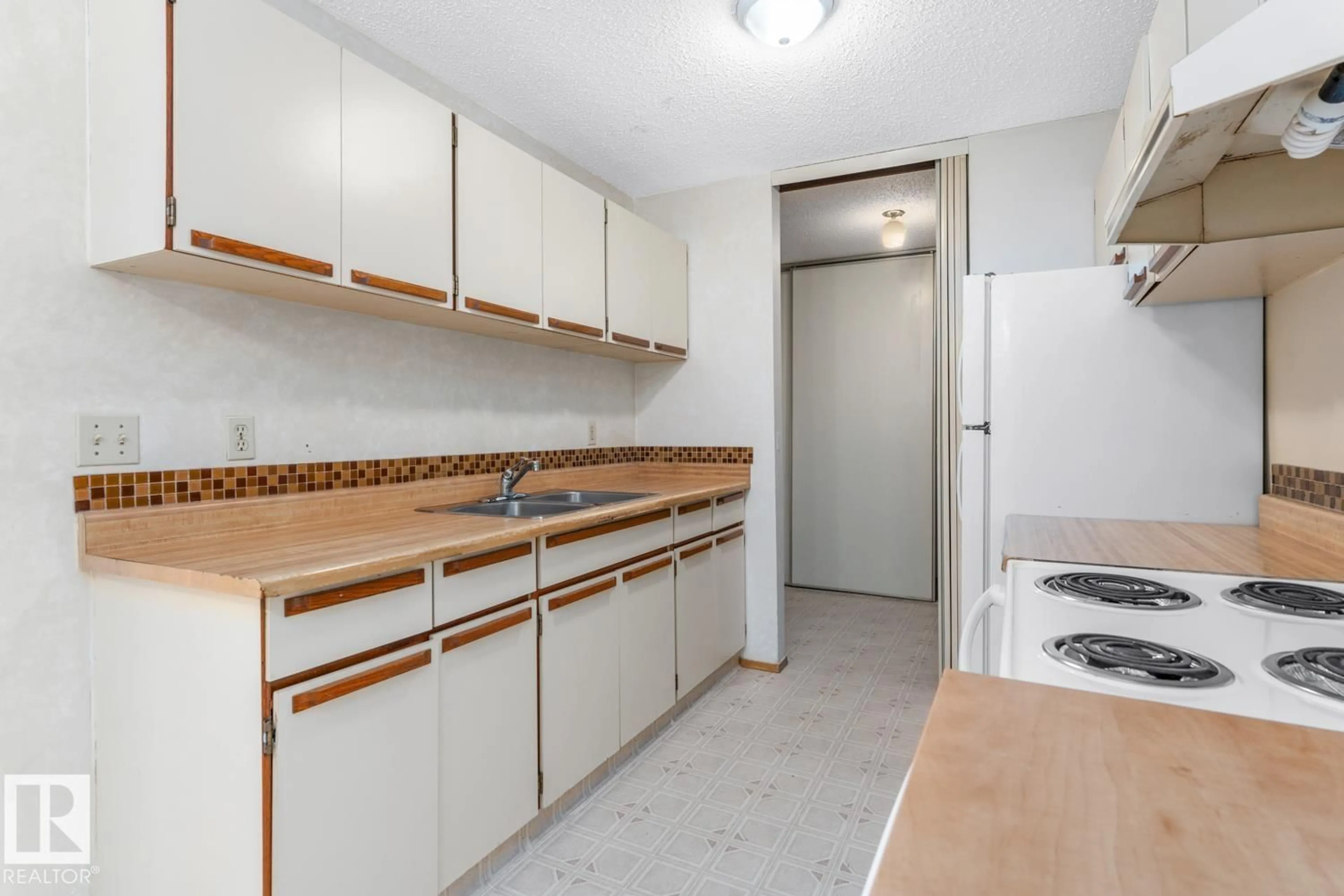 Standard kitchen, unknown for 104 - 102 10 ST, Cold Lake Alberta T9M1A6