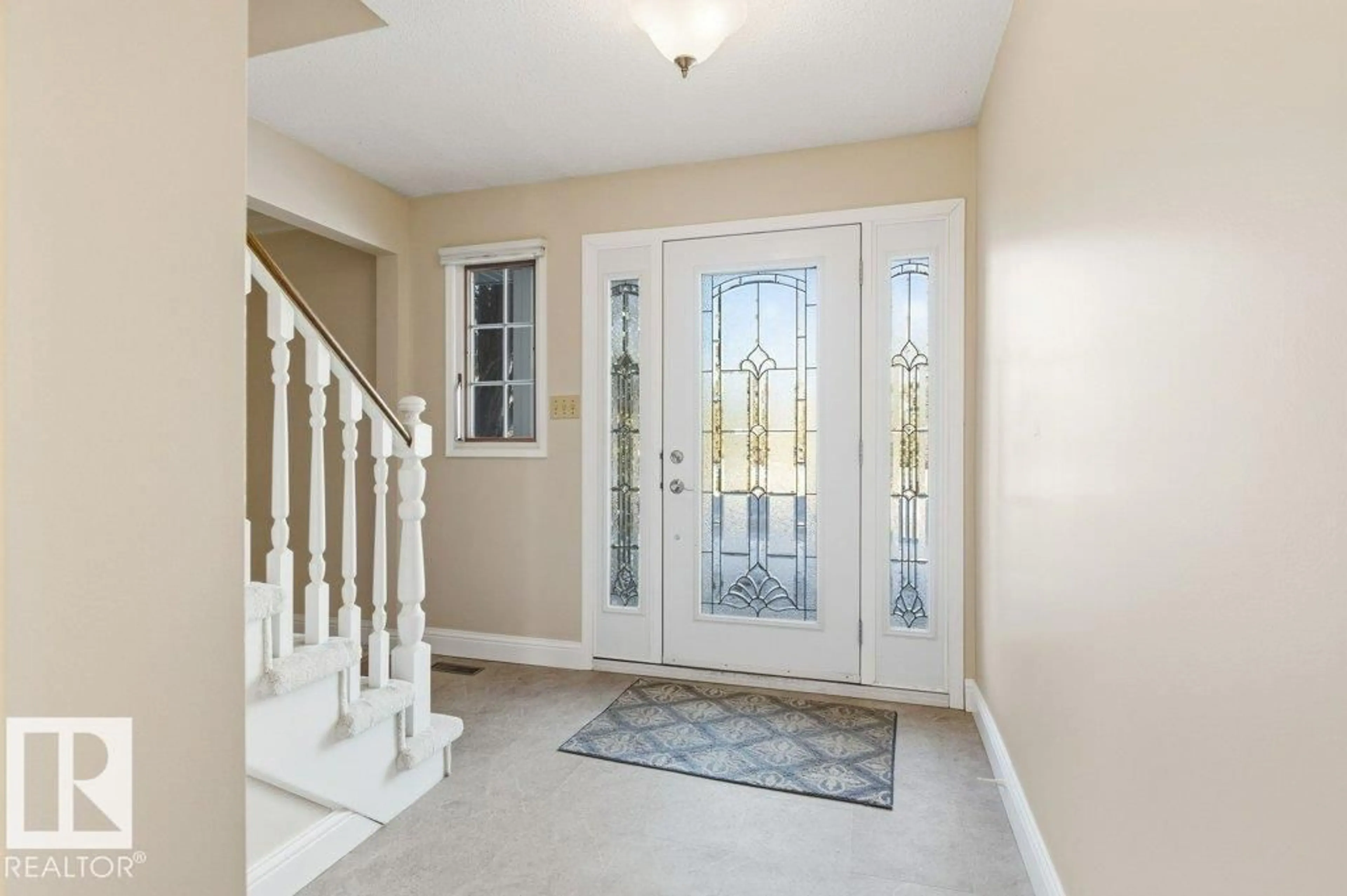 Indoor entryway for 14335 47 AV, Edmonton Alberta T6H0B9