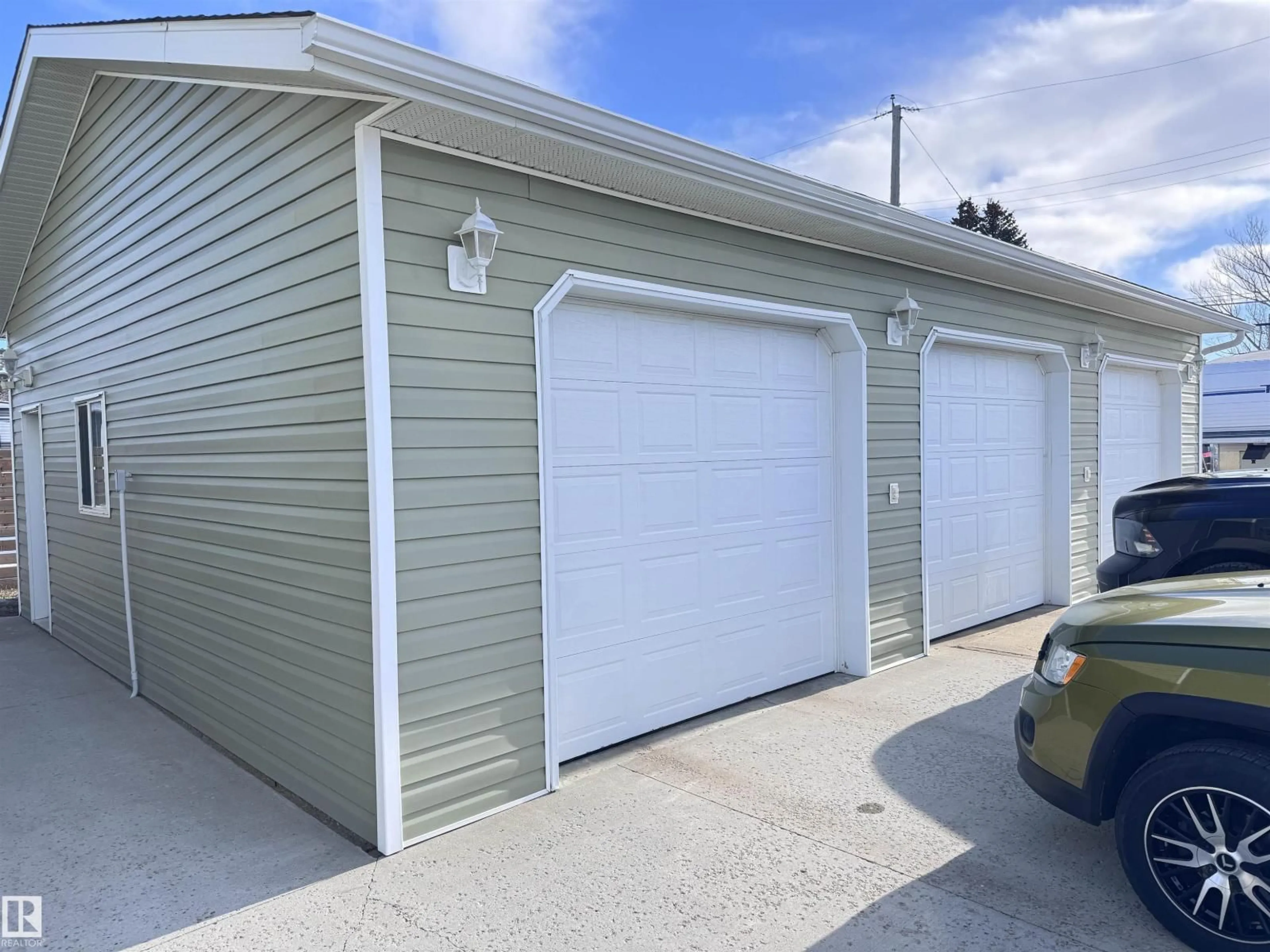 Indoor garage for 10503 105 ST, Westlock Alberta T7P1M3