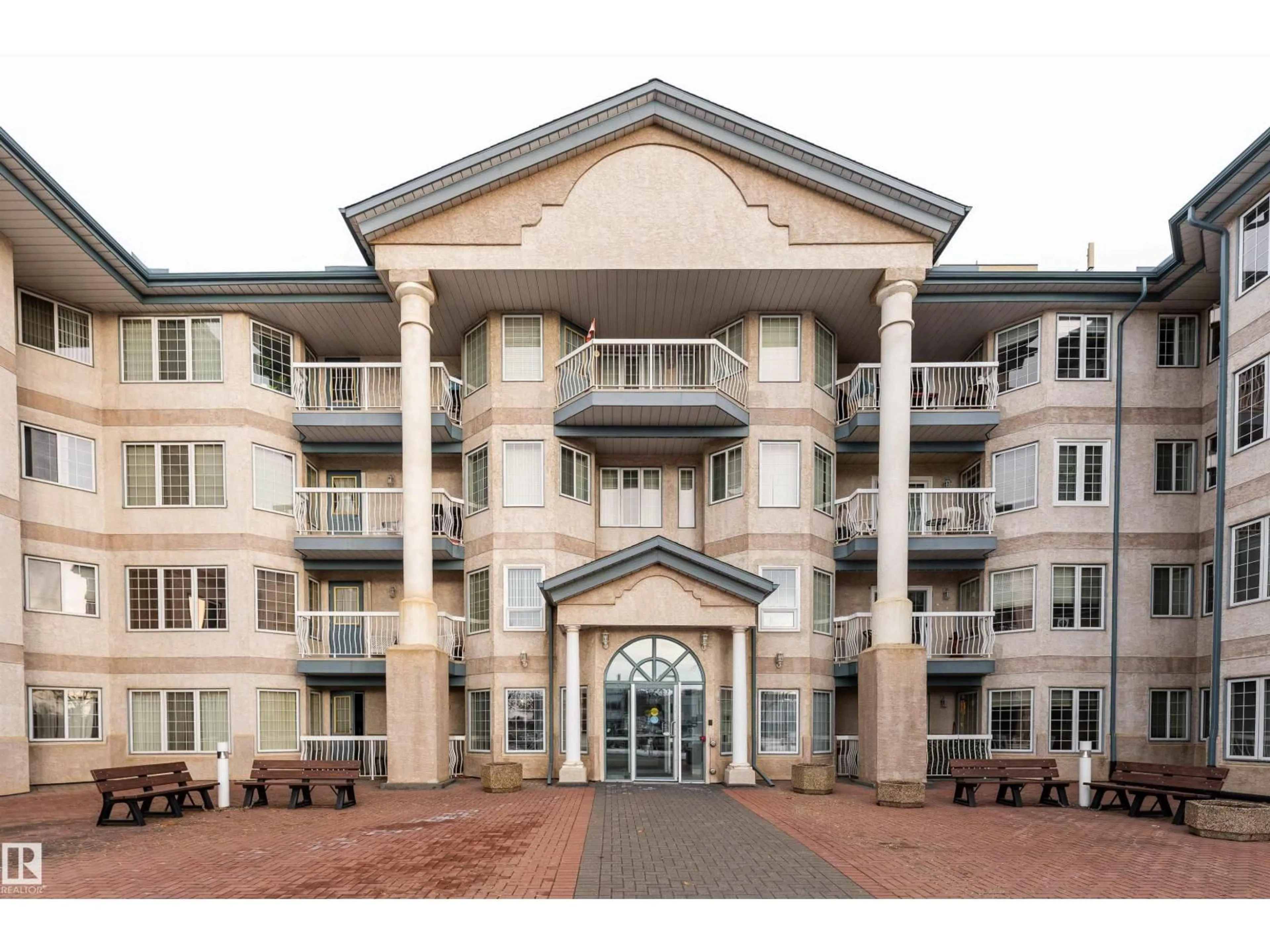 Indoor foyer for #309 - 13540 114 AV, Edmonton Alberta T5M4C4