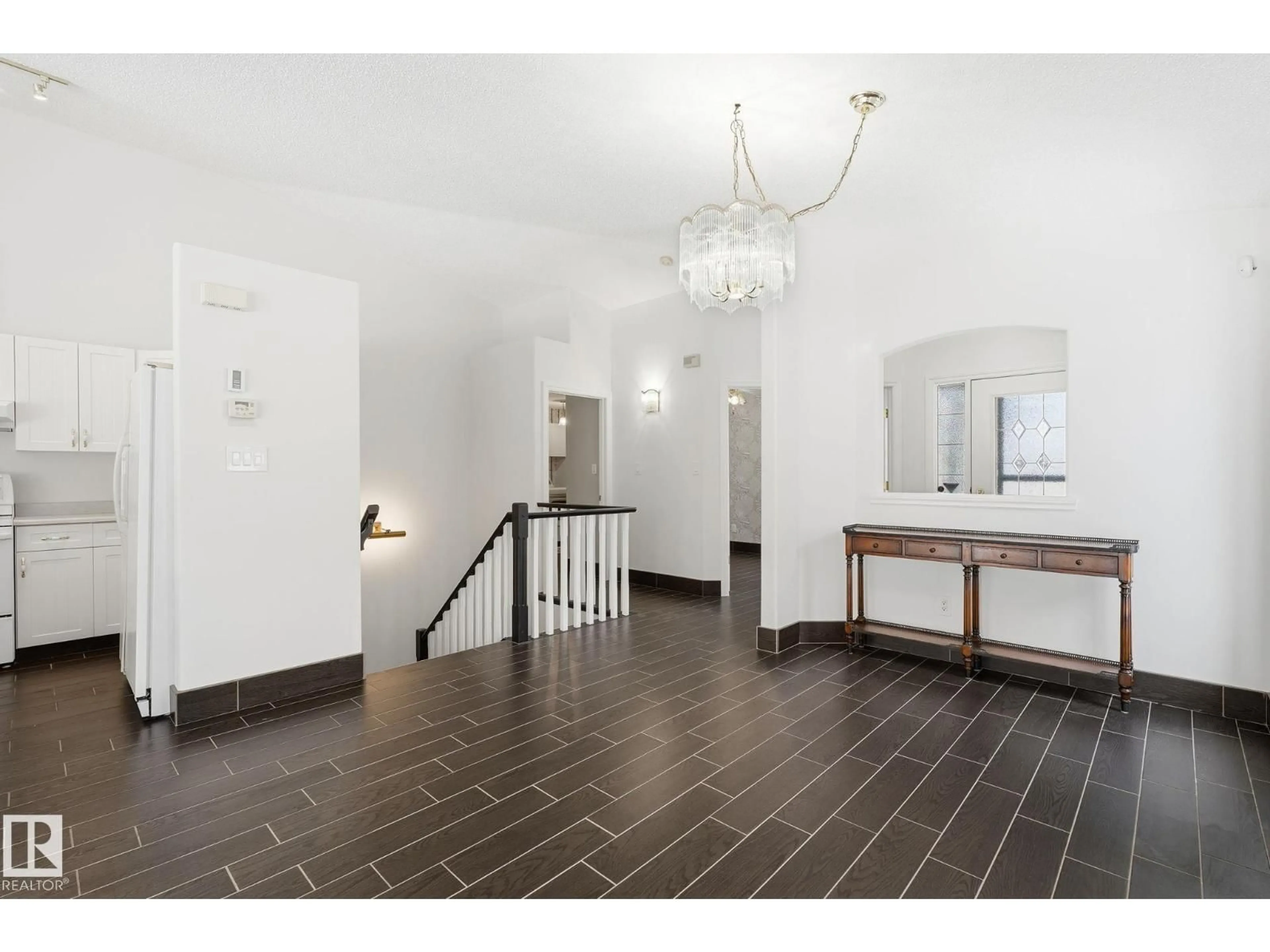 Indoor foyer for 2405 RIVERBEND RD, Edmonton Alberta T6R2Z2