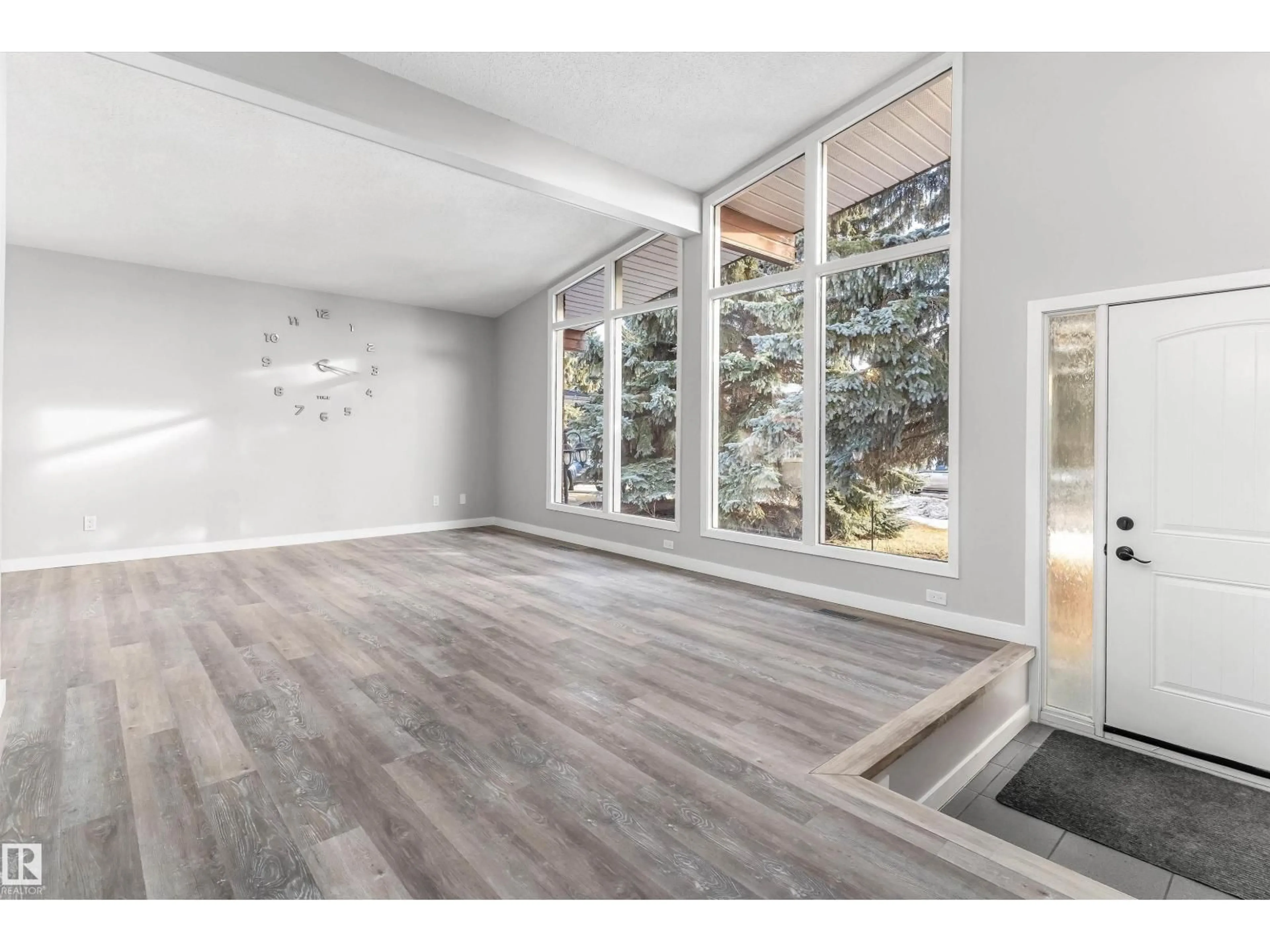 Unknown for NW - 7204 10 AV, Edmonton Alberta T6K2T7